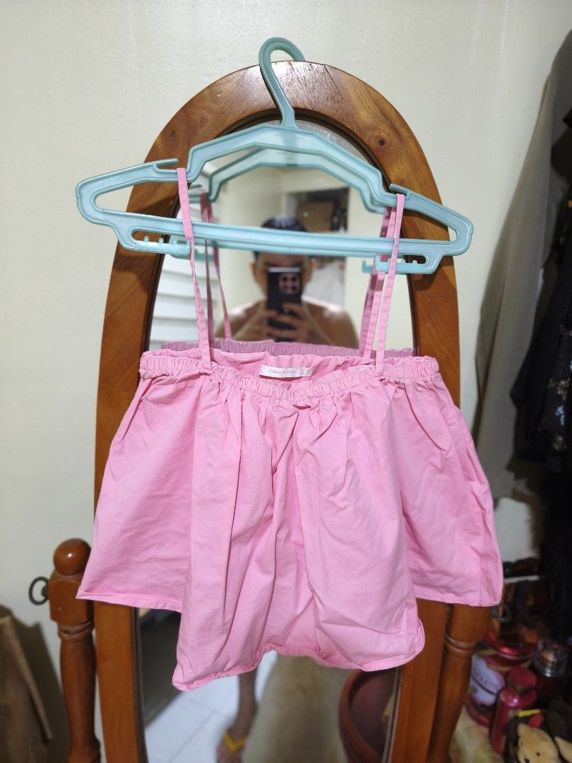 Pink Tube Spaghetti Top (Category: Others Tops) located in Cebu City. Submitted by roxyyap (Listing ID 1418397577, Image 1). Description: - Pink tube top - Spaghetti straps - Flared - Cotton Fabric - Solid pink color - Casual wear.