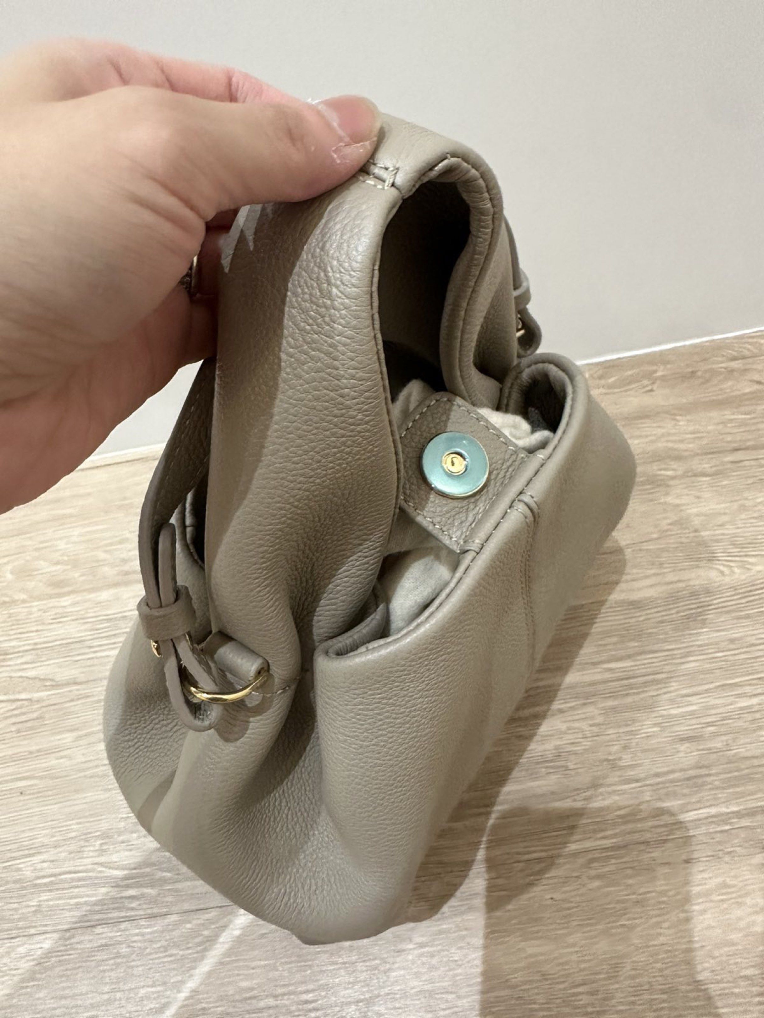 Polene Numéro Neuf Mini (Category: Luxury Bags & Wallets) located in Quezon City. Submitted by tan__k (Listing ID 1418325735, Image 3). Description: Color : EDITION TEXTURED TAUPE Super wearable color! Will send more photos to serious buyers only Used 2-3x only. No flaws Best price already 😀 Dimensions: 14 x 22 x 12.5 cm Height (including handle): 24.5 cm Weight: 430 g Shoulder strap: 98 cm Magnetic closure Worn as a crossbody or on the shoulder