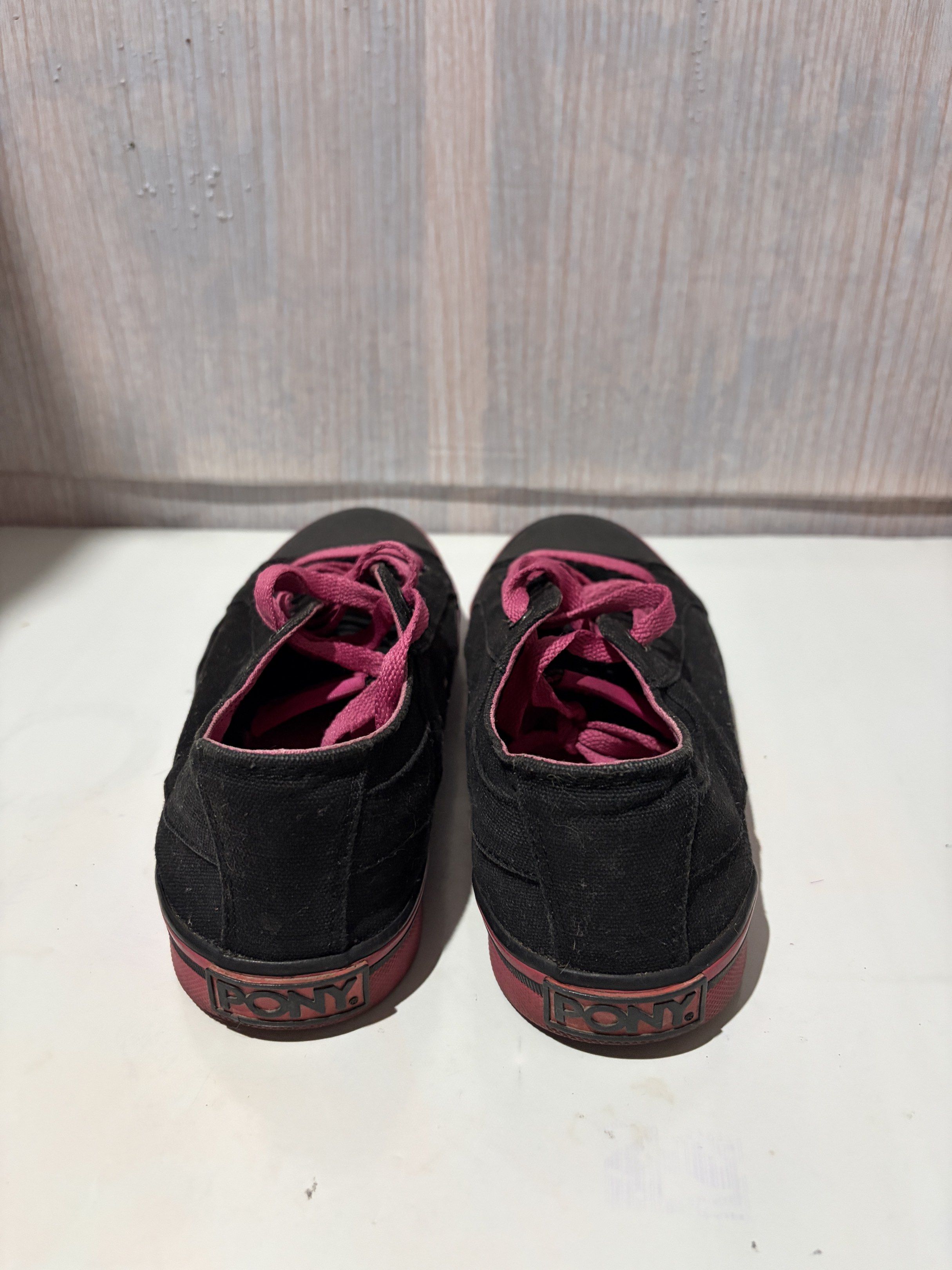Pony Black and Pink Sneakers (Category: Sneakers) located in Marikina City. Submitted by rozelkaryags (Listing ID 1418288477, Image 3). Description: Pony black & pink No box .