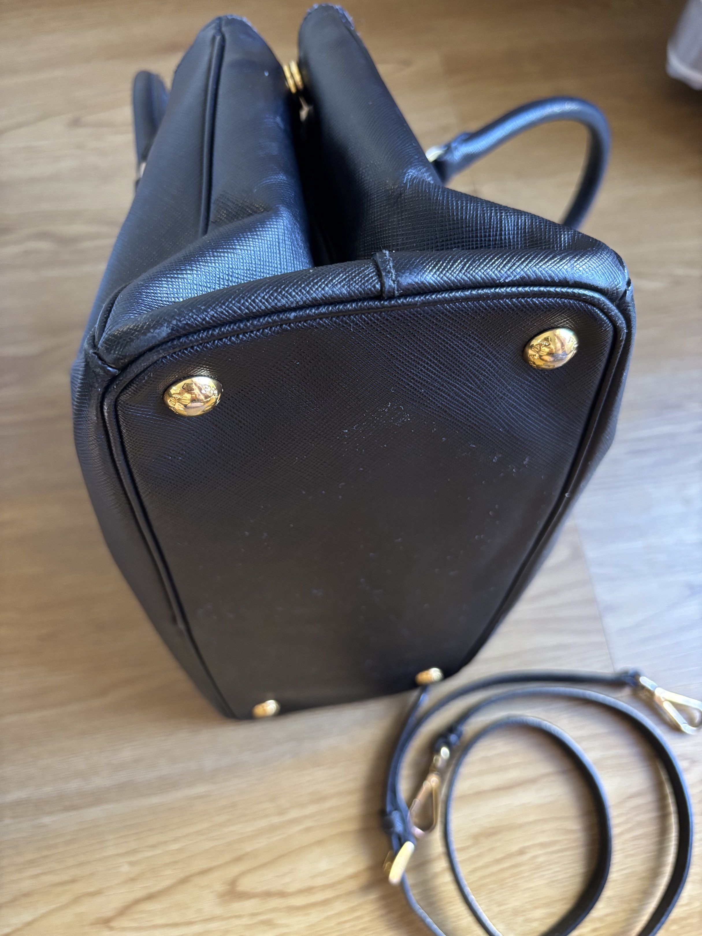 Prada Saffiano Galleria Small (Category: Luxury Bags & Wallets) located in Las Pinas. Submitted by itskat.cruz (Listing ID 1418391257, Image 3). Description: Authentic Prada Galleria in small size In very good condition (flaws: small cracks in the edging; cracked snap button but works fine) No inclusions.