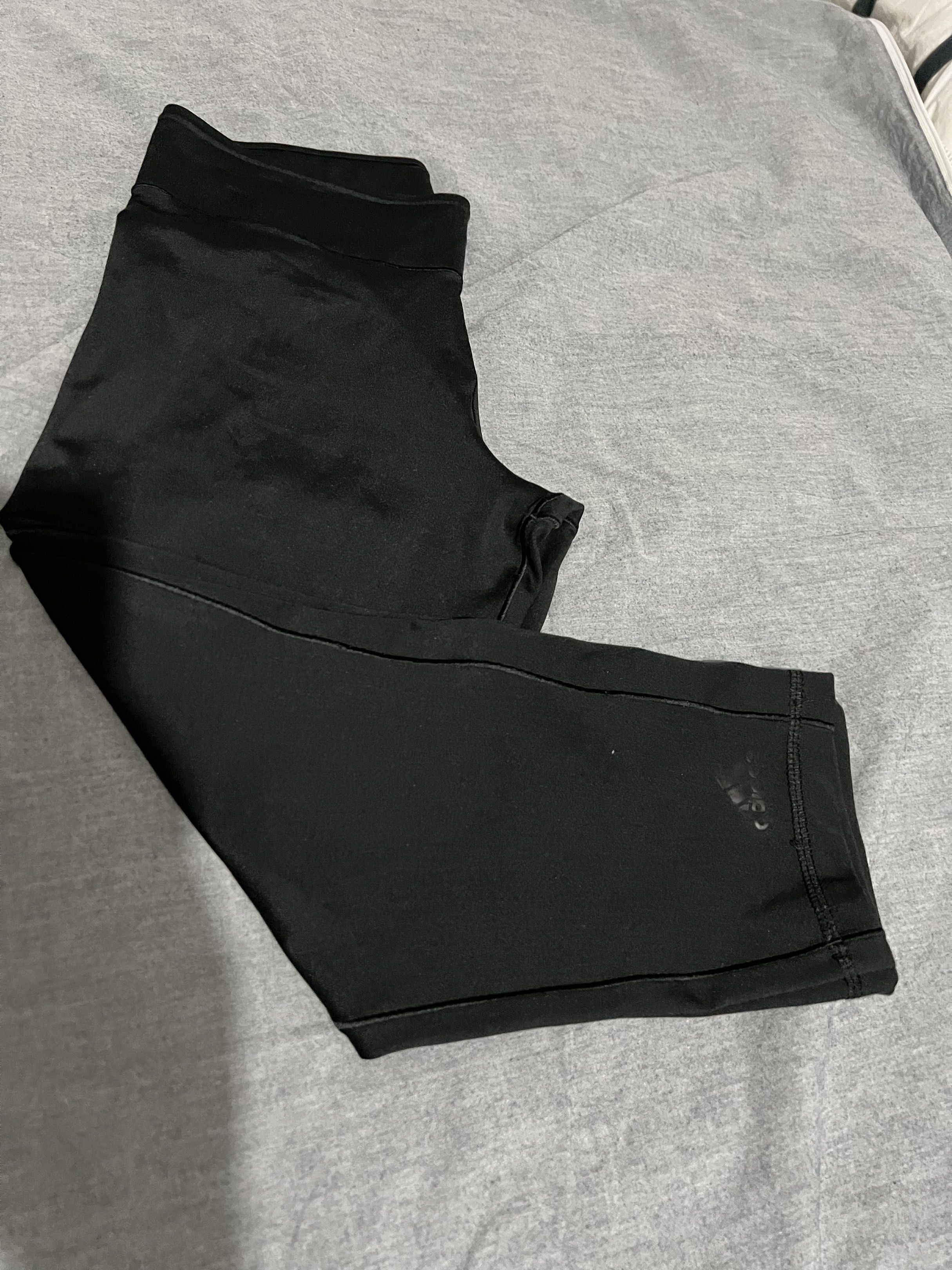 Preloved Adidas Climalite Cropped Leggings (Category: Activewear) located in Binan City. Submitted by unicohijoxfudge (Listing ID 1418309594, Image 2). Description: Decluttering❤️❤️❤️ Size S waistline 26 inches before stretch 25.5” length Black Adidas Climalite cropped leggings. Features the Adidas logo on the lower leg. The size is S, fitting UK 8-10. Made in Indonesia. The leggings have a comfortable fit, perfect for workouts or casual wear. ✅S