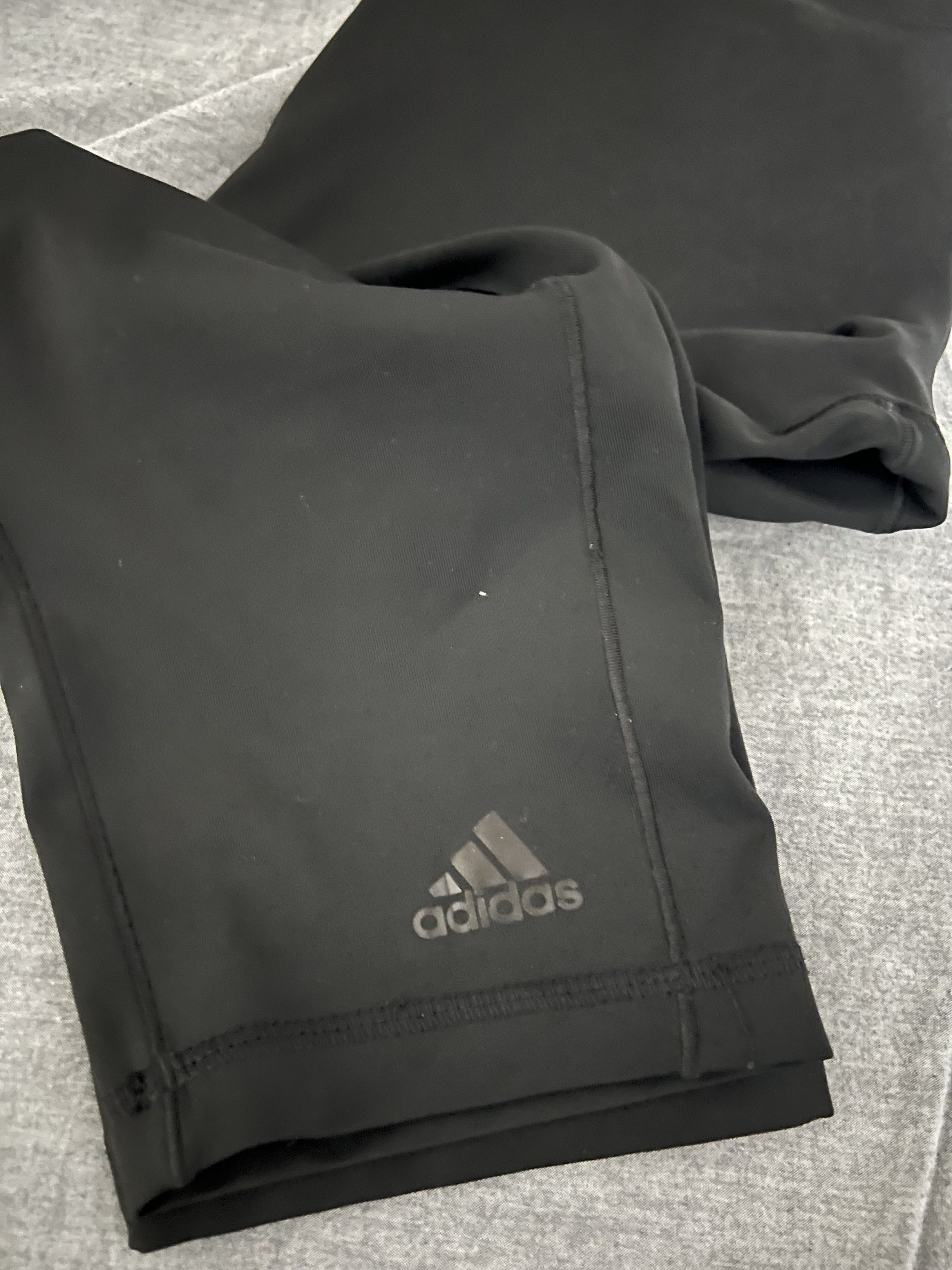 Preloved Adidas Climalite Cropped Leggings (Category: Activewear) located in Binan City. Submitted by unicohijoxfudge (Listing ID 1418309594, Image 3). Description: Decluttering❤️❤️❤️ Size S waistline 26 inches before stretch 25.5” length Black Adidas Climalite cropped leggings. Features the Adidas logo on the lower leg. The size is S, fitting UK 8-10. Made in Indonesia. The leggings have a comfortable fit, perfect for workouts or casual wear. ✅S
