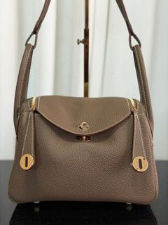 (Category: ) located in . Submitted by bagsandshoesmanymore (Listing ID 1418290247, Image 1). Description: .