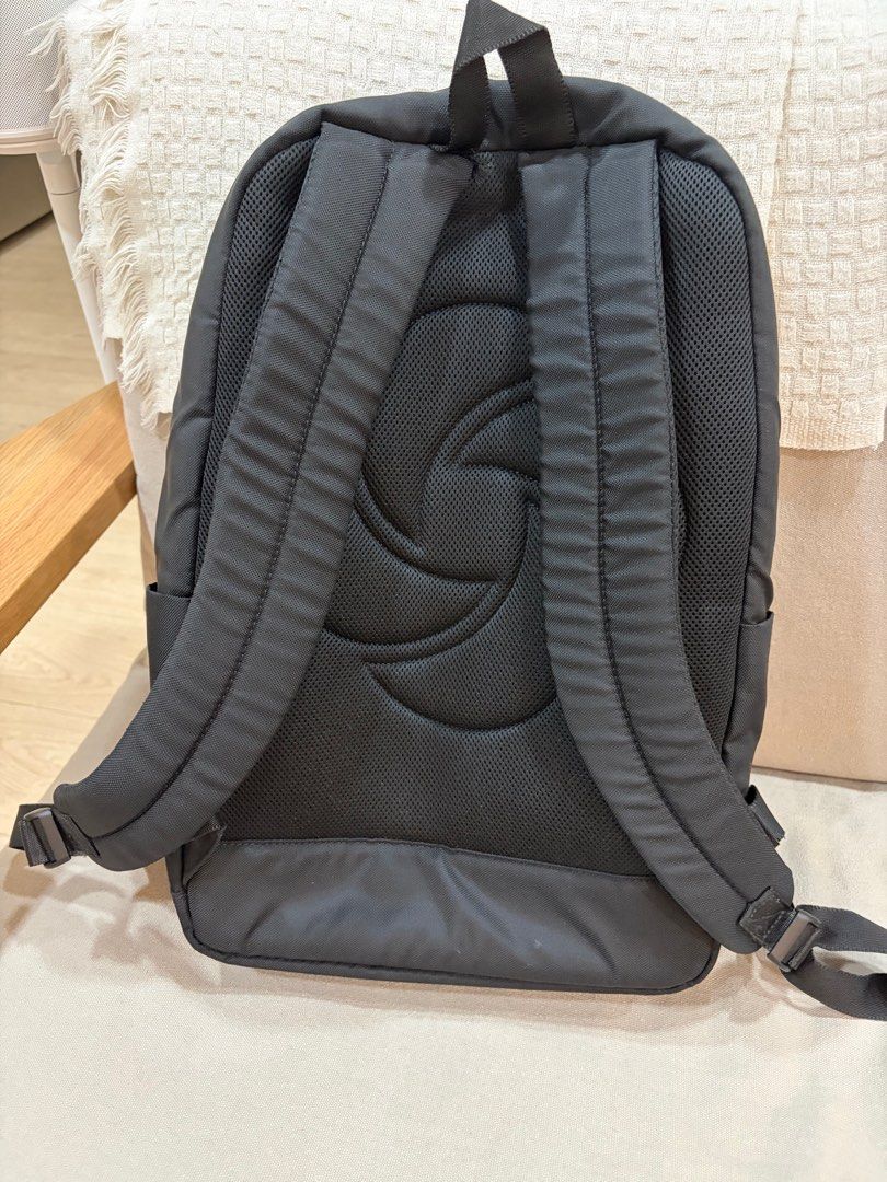 Preloved Samsonite Black Backpack with Teal Zipper (Category: Backpacks) located in Pasig City. Submitted by sheencf (Listing ID 1418329597, Image 2). Description: Preloved Black Samsonite Red backpack- laptop bag. -needs stitching and new zipper - changed the original slider of the zipper -selling for 3k -bought it 18k 🛍️RFS: decluttering 💵 MOP: Gcash or BPI online bank transfer 💬PM me if you are interested 🚀Shipping available at buyer’s exp