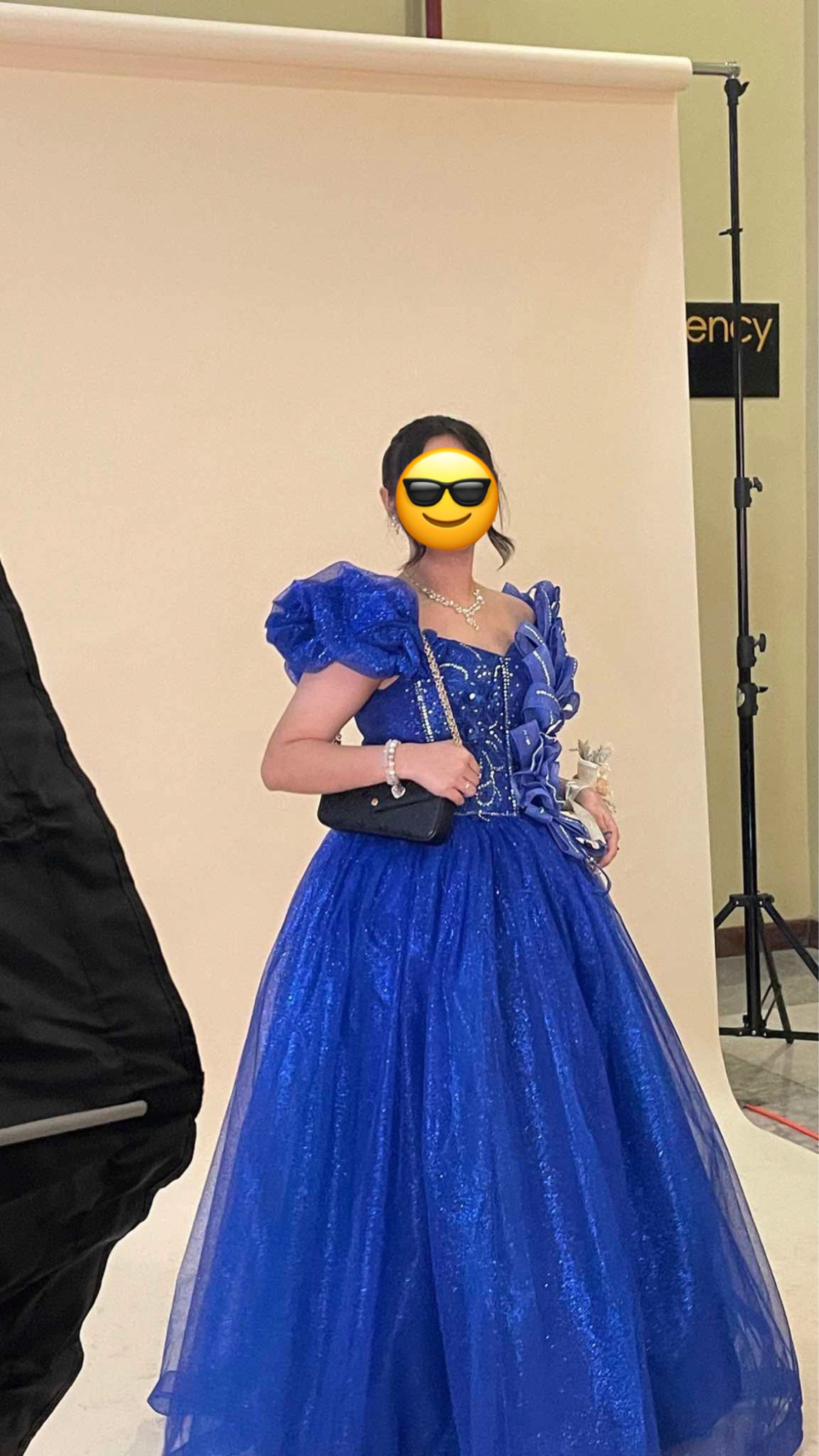 Prom Gown (Category: Evening dresses & gowns) located in Quezon City. Submitted by beadotph (Listing ID 1418236643, Image 2). Description: FOR SALE/ RENT - Royal blue ball gown - Sweetheart neckline - Full, flowing skirt - Unique shoulder detailing - Large floral accent - Galaxy fabric - Used once - JHS Prom SIZE GUIDE - Shoulder -15 -Arm hole - 18 -Chest - 33 -Waist - 30 -Hips -34 -Full length - 55 -Figure - 15 .