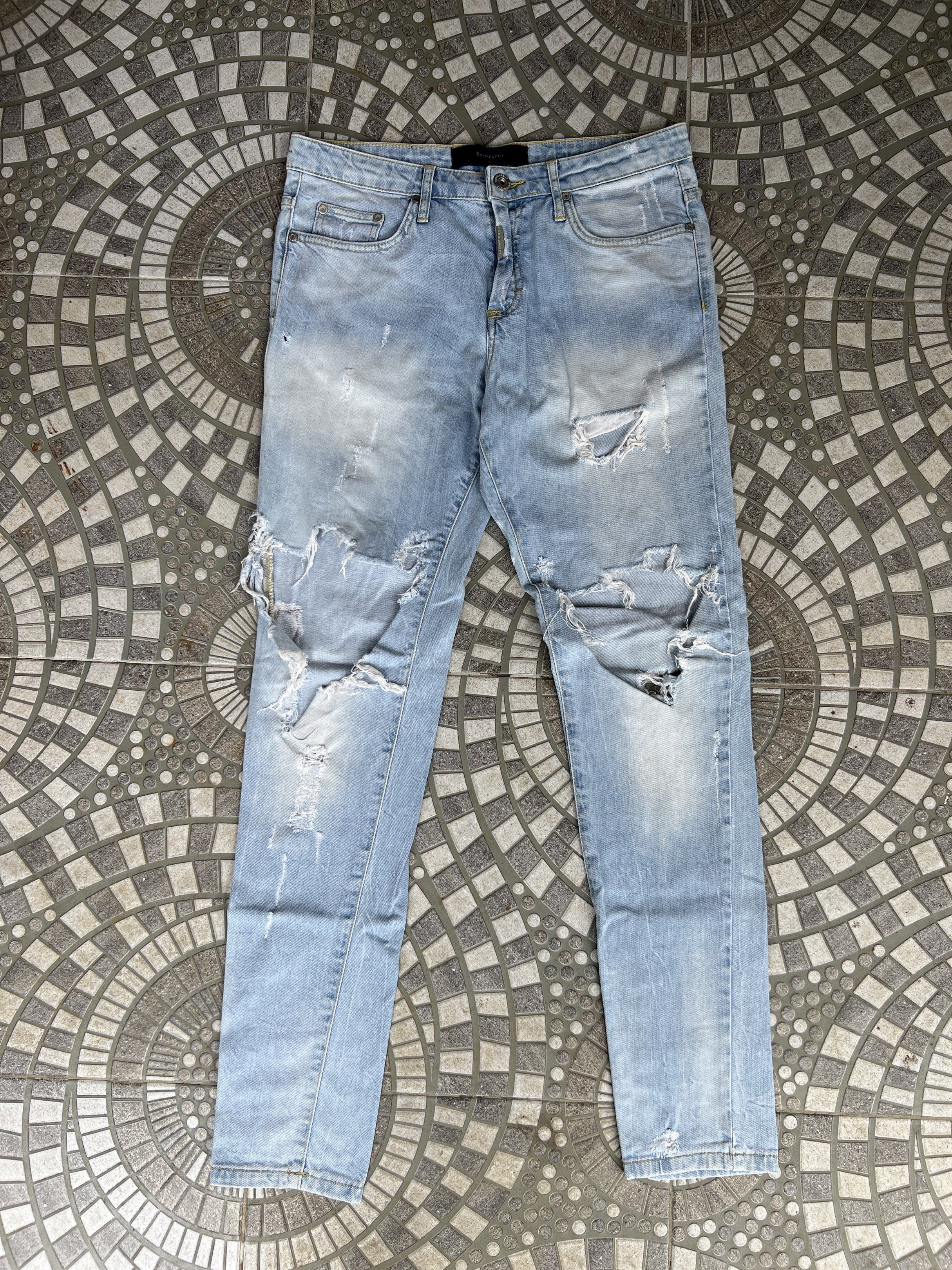 REPRESENT ESSENTIAL JEANS DESTROY (Category: Jeans) located in Solano. Submitted by aljoners (Listing ID 1418352388, Image 2). Description: Size: 32 Length: 41 Leg opening: 5.5 Color rate: 10/10 Condition: 10/10 Issue/s: None “Color may vary due to lighting”.