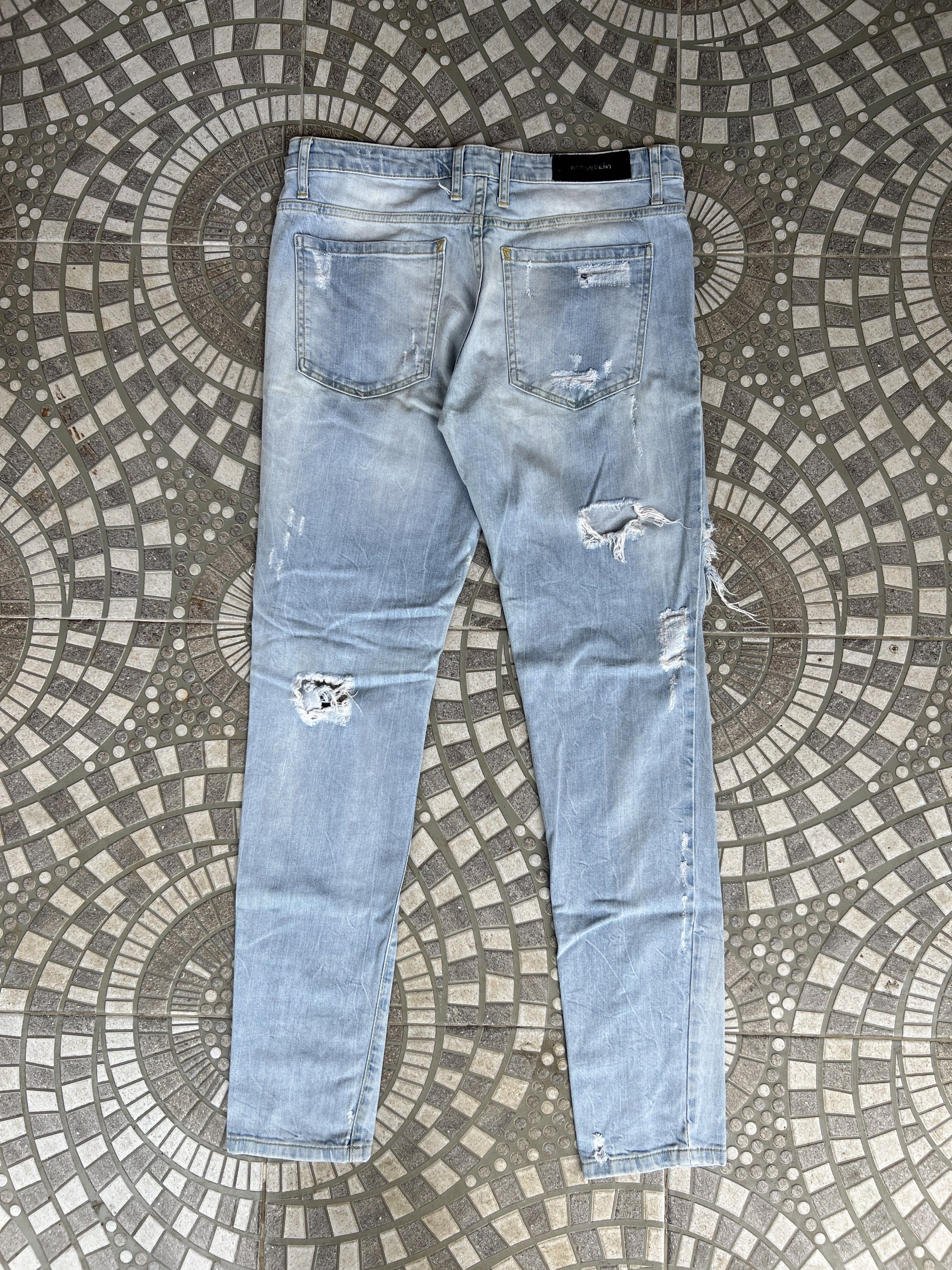 REPRESENT ESSENTIAL JEANS DESTROY (Category: Jeans) located in Solano. Submitted by aljoners (Listing ID 1418352388, Image 3). Description: Size: 32 Length: 41 Leg opening: 5.5 Color rate: 10/10 Condition: 10/10 Issue/s: None “Color may vary due to lighting”.
