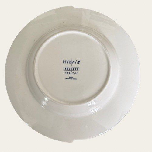 Seletti x CTRL-ZAK (Category: Dinnerware & Cutlery) located in Manila. Submitted by editroomph (Listing ID 1418226308, Image 3). Description: Seletti x CTRL-ZAK Hybrid Soup Plate Malao When east and west combine. A collection that reflects ancient historic Western and Eastern ceramic production. Hybrid decorations that come from a complex past that evolve into contemporary shapes. Soup plate 3pcs available Size: ø cm 25,4 Soup Plate Porcelain Dis