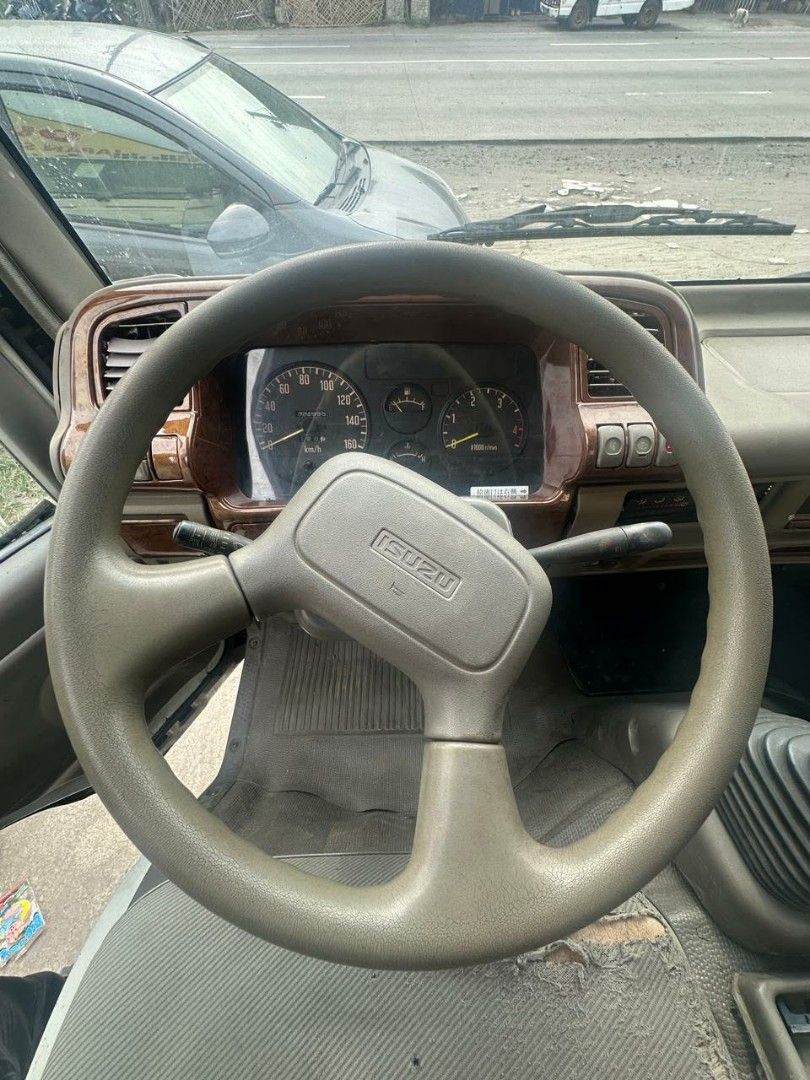 Self Loader (Category: Heavy Vehicles) located in Manila. Submitted by samansubic (Listing ID 1418270127, Image 3). Description: For Sale: Japan Surplus Self Loader 4HF1 Inline 6 Wheeler 5studs we accept cash and bank financing for more details you can call or text 0919-000-2999 / 0917-779-9955.