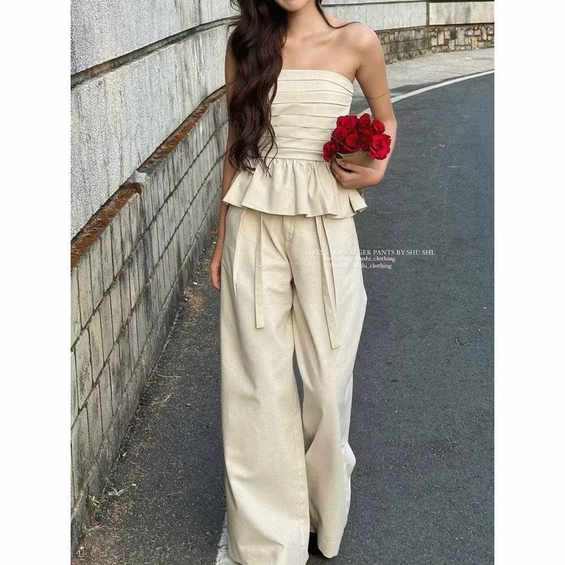 Shushi Clothing Lelys Top in Medium (Category: Sleeveless) located in Urdaneta. Submitted by franhd (Listing ID 1418378314, Image 3). Description: Retail Price: PHP 1,176 Material: Linen Location: Urdaneta City, Pangasinan Meetup: Within Urdaneta City only Courier: J&T This is brand new, with tag pa. Just tried it on once and decided it’s not for me 🥺 Last price is posted and is inclusive of shipping fee. Will give discount if meetup. 🤗 .