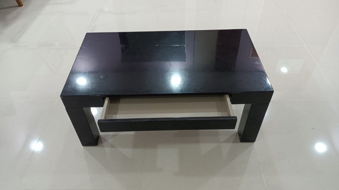 Solid Coffee Table (Category: Other Home Furniture) located in Singapore. Submitted by farzaana88 (Listing ID 1418341244, Image 1). Description: Solid coffee table Good condition 94cm by 53 cm Height 40 cm Front drawer Arrange own transport.