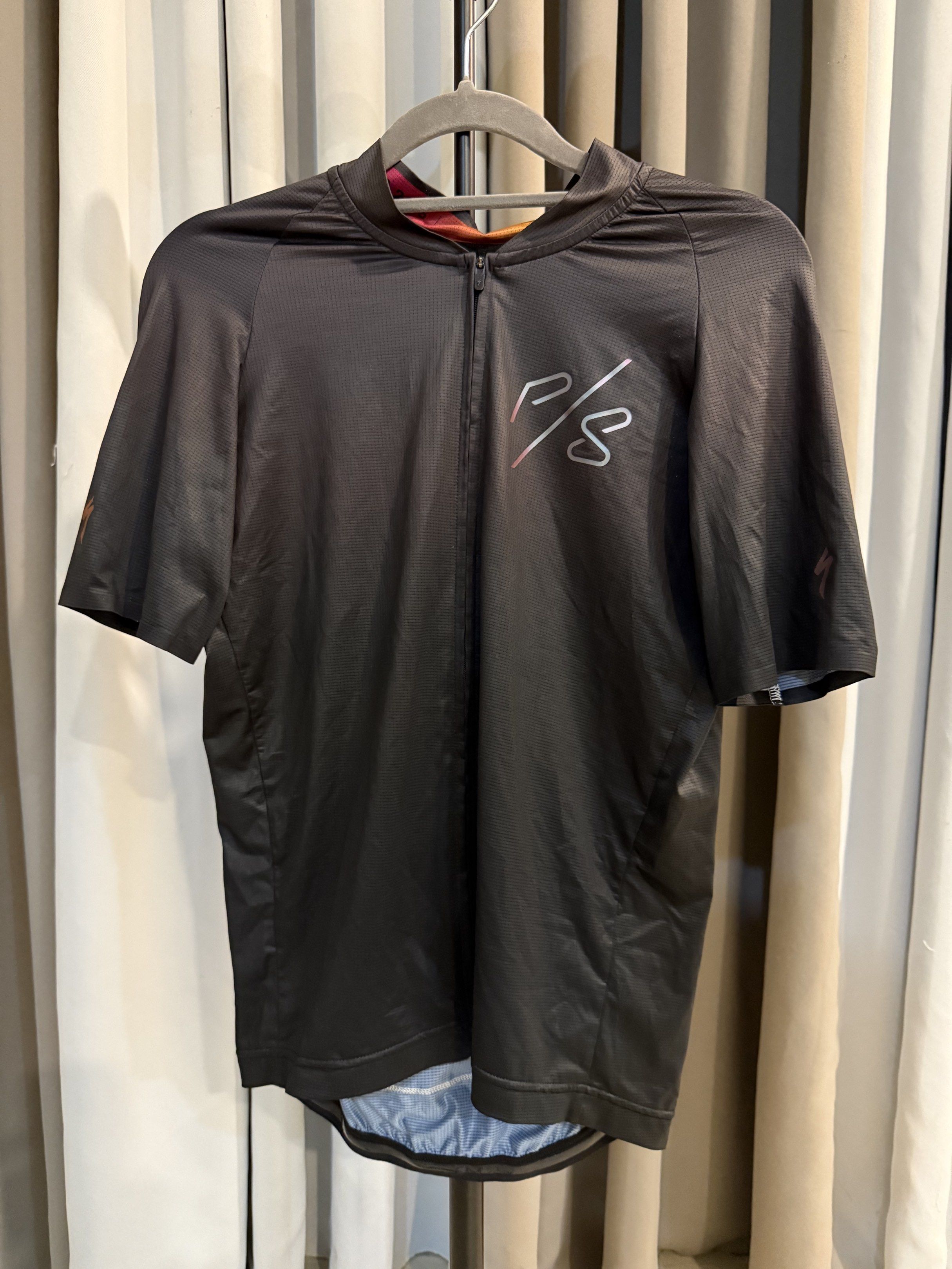 Specialized SL Air Cycling Jersey (Category: Activewear) located in Bacolod City. Submitted by sunbird_collection (Listing ID 1418262778, Image 1). Description: Good as New. Fit is Large, the same as Assos, Rapha, Santini. .