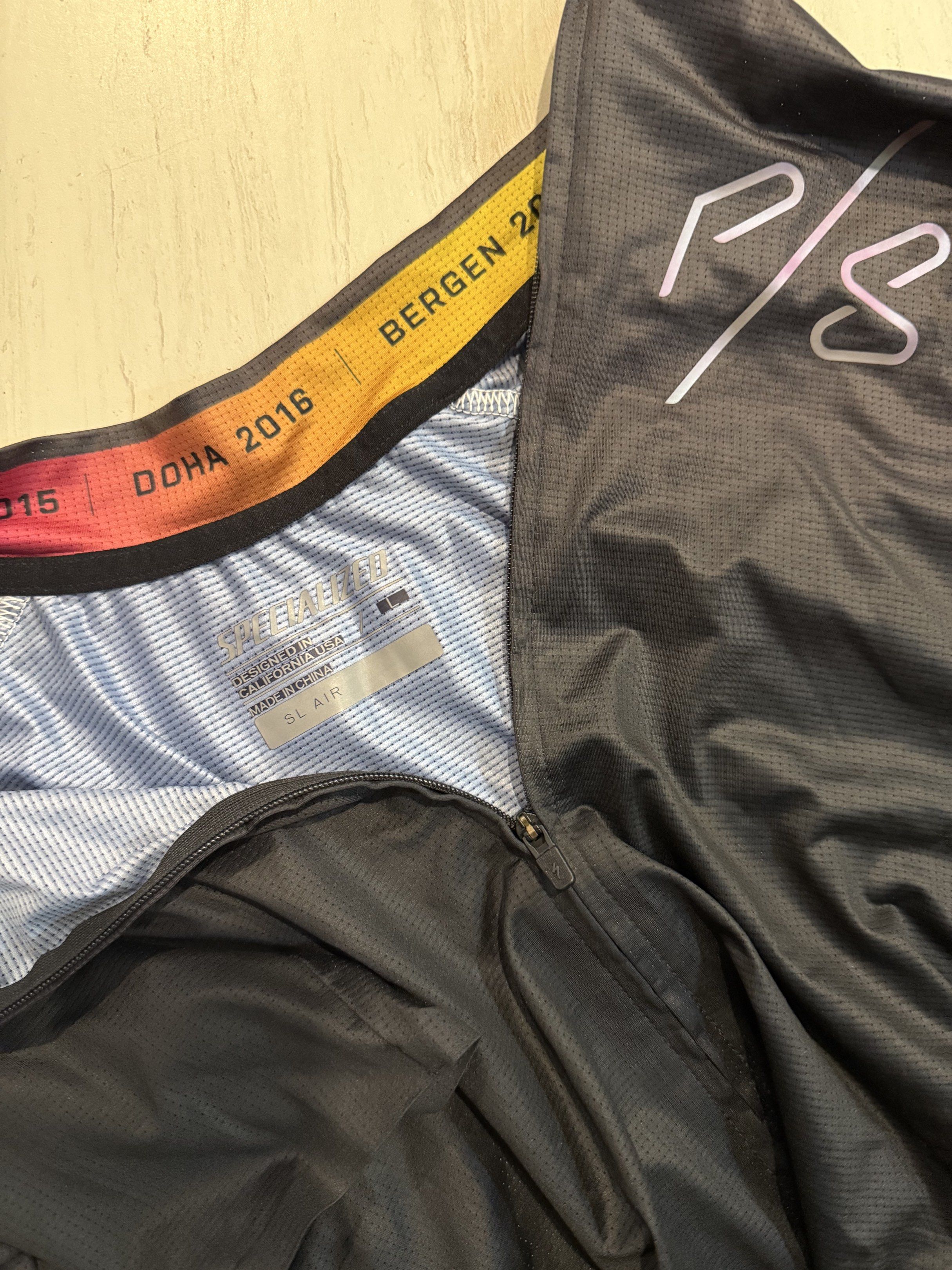 Specialized SL Air Cycling Jersey (Category: Activewear) located in Bacolod City. Submitted by sunbird_collection (Listing ID 1418262778, Image 3). Description: Good as New. Fit is Large, the same as Assos, Rapha, Santini. .