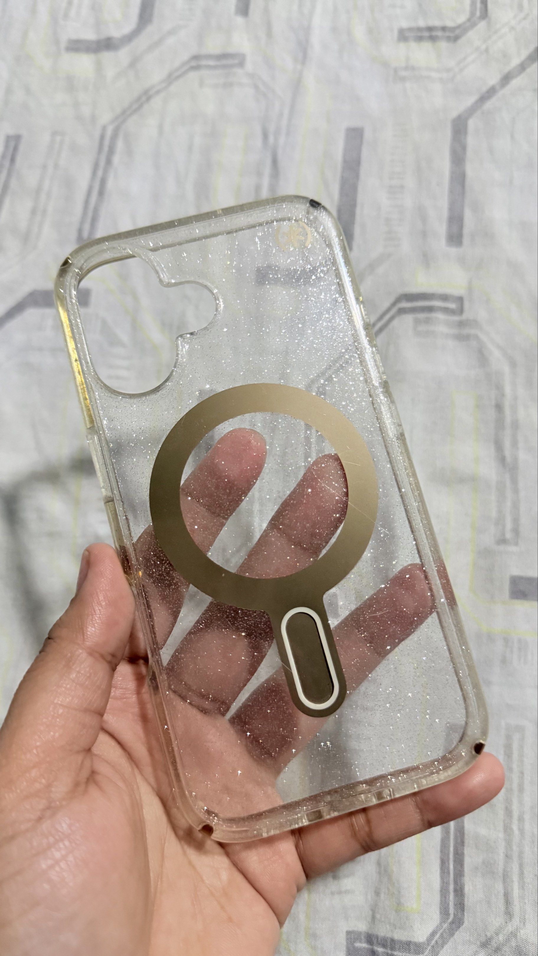 Speck Case iphone 16 (Category: Cases & Sleeves) located in Manila. Submitted by sbliss.luxe (Listing ID 1418345384, Image 2). Description: case only .