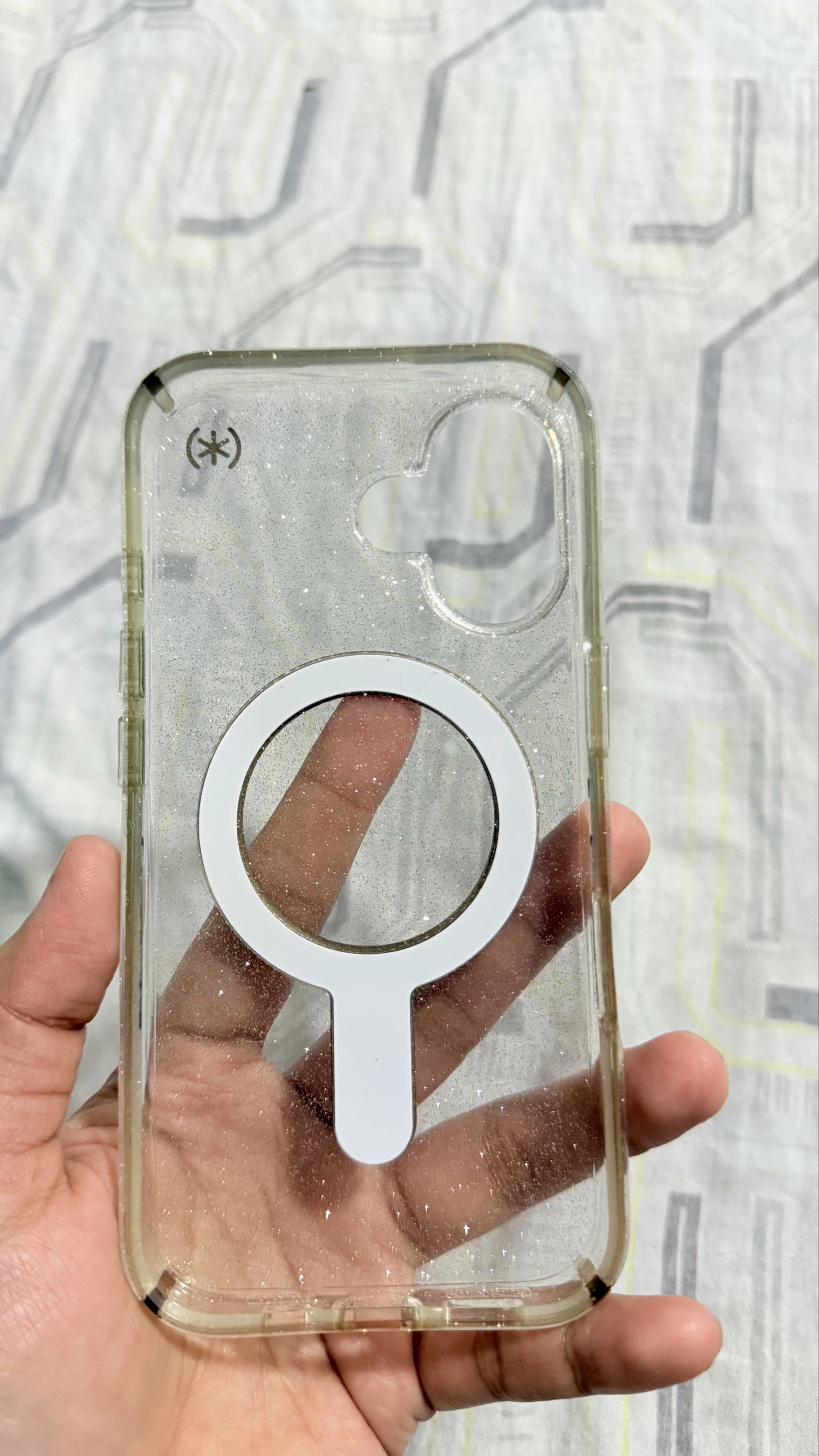 Speck Case iphone 16 (Category: Cases & Sleeves) located in Manila. Submitted by sbliss.luxe (Listing ID 1418345384, Image 3). Description: case only .
