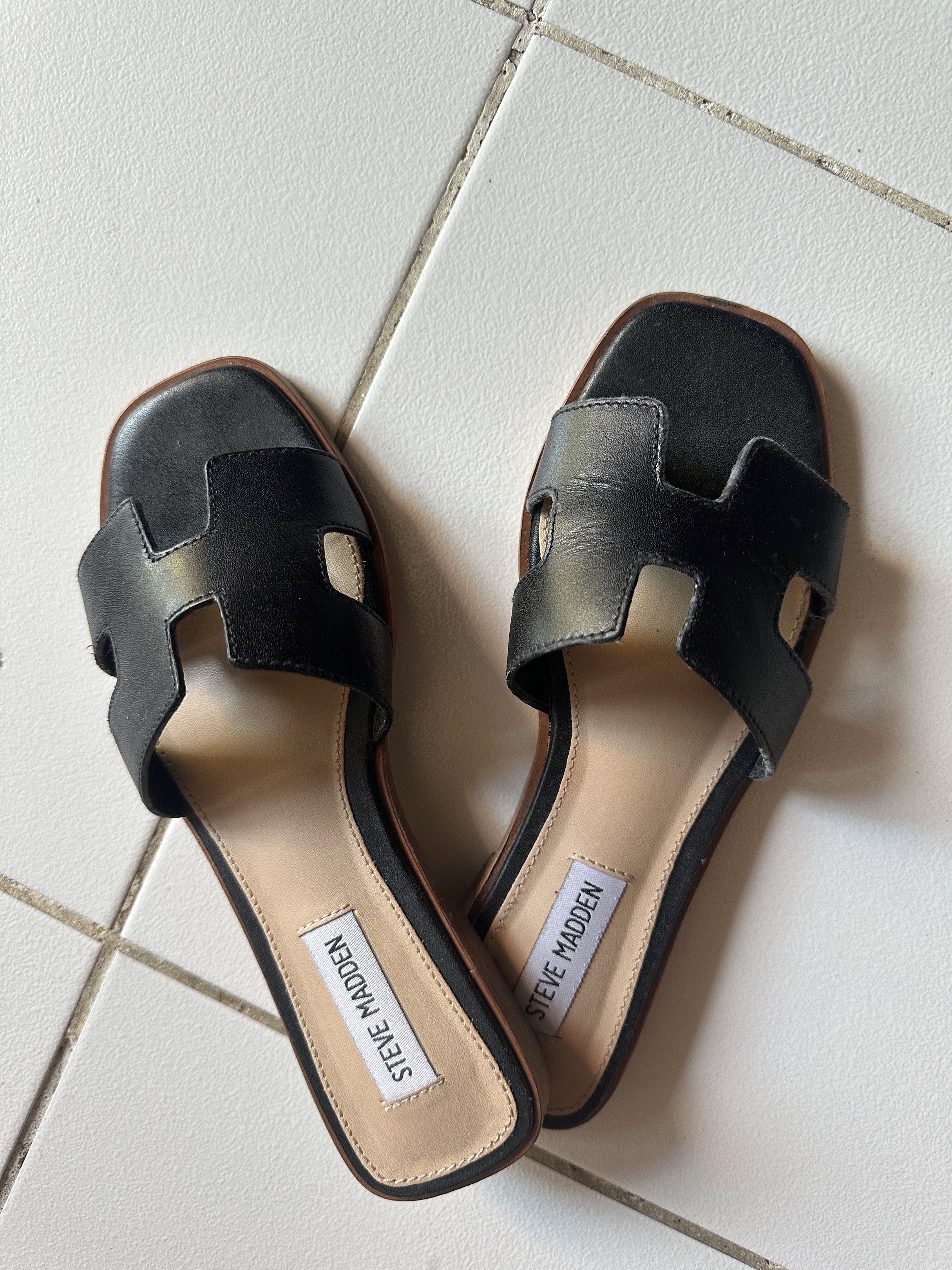 STEVE MADDEN HADYN LEATHER SANDALS (Category: Flats & Sandals) located in Cainta. Submitted by shopbyroma (Listing ID 1418219017, Image 1). Description: Preloved in very good condition Size US 6.5 Color Black US bought.