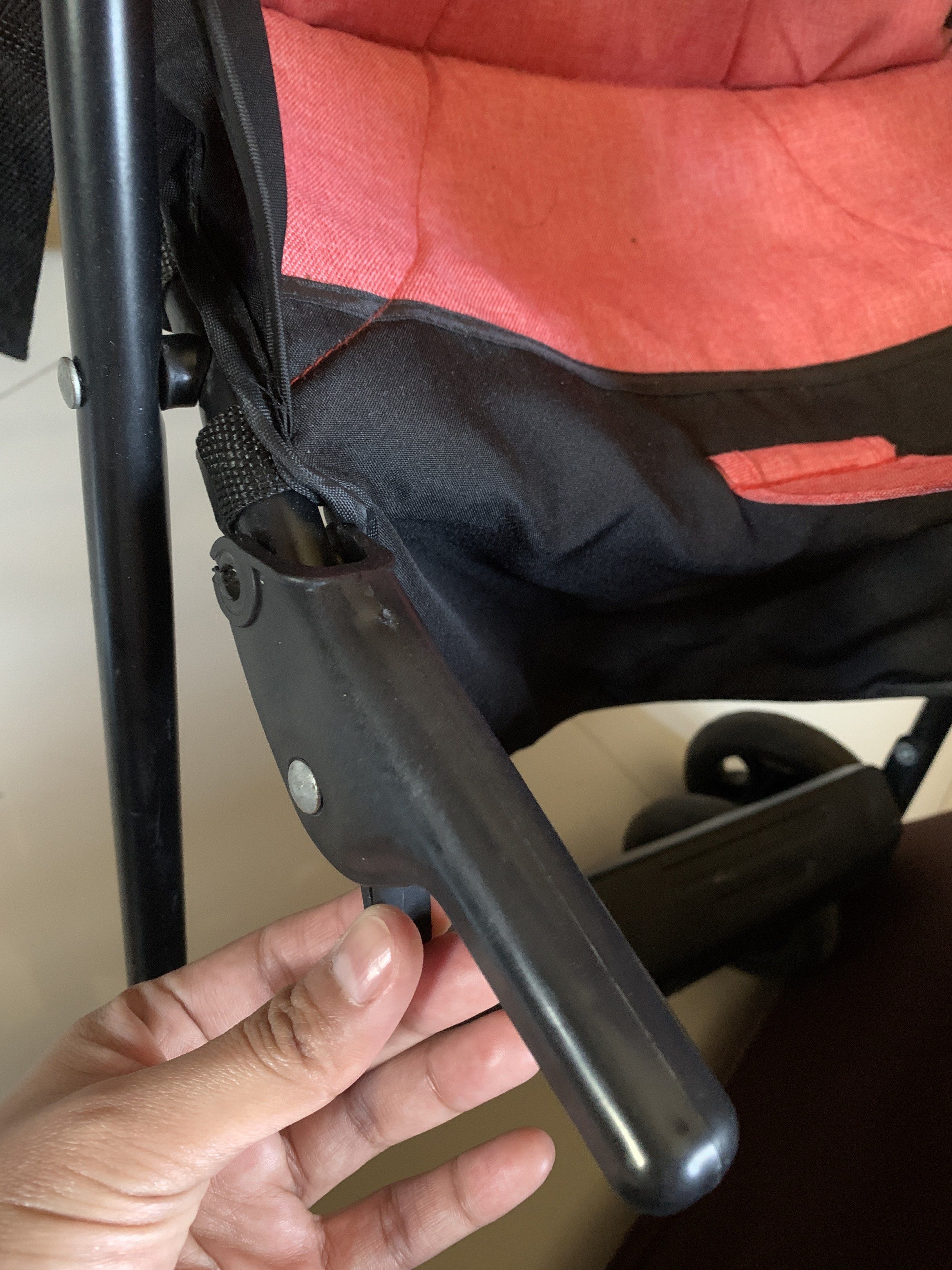 stroller (Category: Carriers & Slings) located in San Jose del Monte. Submitted by saoirsepreloved (Listing ID 1418253527, Image 3). Description: bawal sa maarte. magagamit pa. may bali lng ung sa picture. .