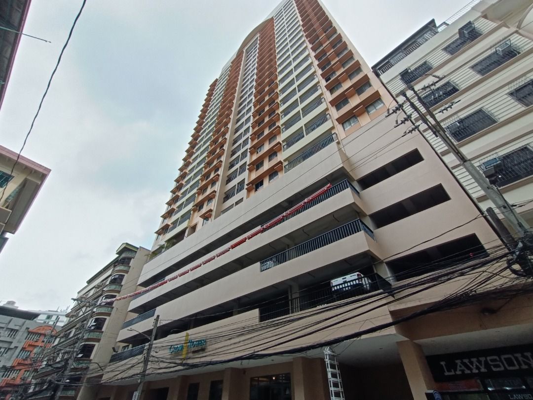 Studio Unit For Sale near UST (Category: Apartments & Condos) located in Muntinlupa City. Submitted by mastersrealestateph (Listing ID 1418276615, Image 1). Description: This property lies at G. Tolentino (formerly Cataluña) Street, a few meters walk from España Avenue and the UST Manila campus. Constructed with students in mind, it is an ideal abode for constantly moving individuals, with high speed elevators, security systems, and active amenit