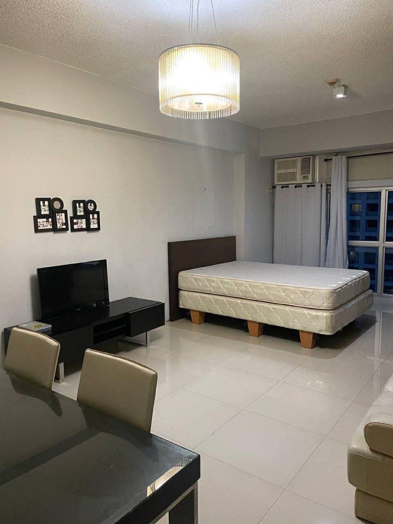 Studio unit near Greenbelt Makati (Category: Apartments & Condos) located in Makati City. Submitted by tjsssss (Listing ID 1418262979, Image 2). Description: For sale! Greenbelt Chancellor Legaspi Village Makati 26th floor Studio unit 36sqm Facing south 5.6M.