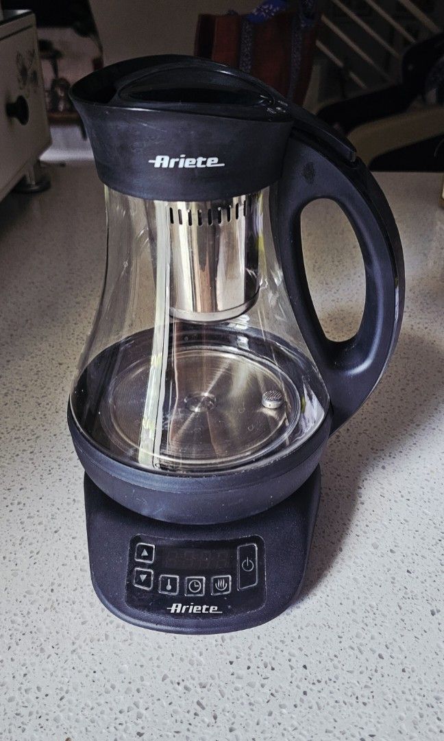 Tea Maker / Glass pot (Category: Coffee Machines & Makers) located in Cainta. Submitted by houseofseconds (Listing ID 1418225541, Image 1). Description: Ariete brand from Italy.Can be use as a Kettle and tea maker.No box.No cracks..in very good condition..Decluttering.