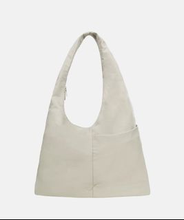 (Category: ) located in . Submitted by articleofclothing (Listing ID 1418328484, Image 1). Description: .