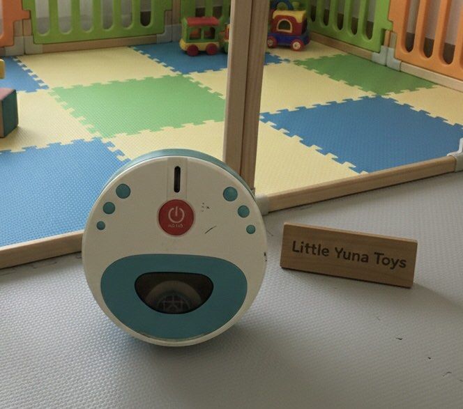 Toy Vacuum Robot (Category: Vacuum Cleaner & Housekeeping) located in Tarlac. Submitted by joanevertg (Listing ID 1418210191, Image 1). Description: 🇬🇧 Toy Vacuum Cleaner ✅Preloved ✅ Manage expectation ✅ As is; Working 🌈 First mine basis Mine - 300 Gcash / BDO J&T delivery Concepcion Tarlac.