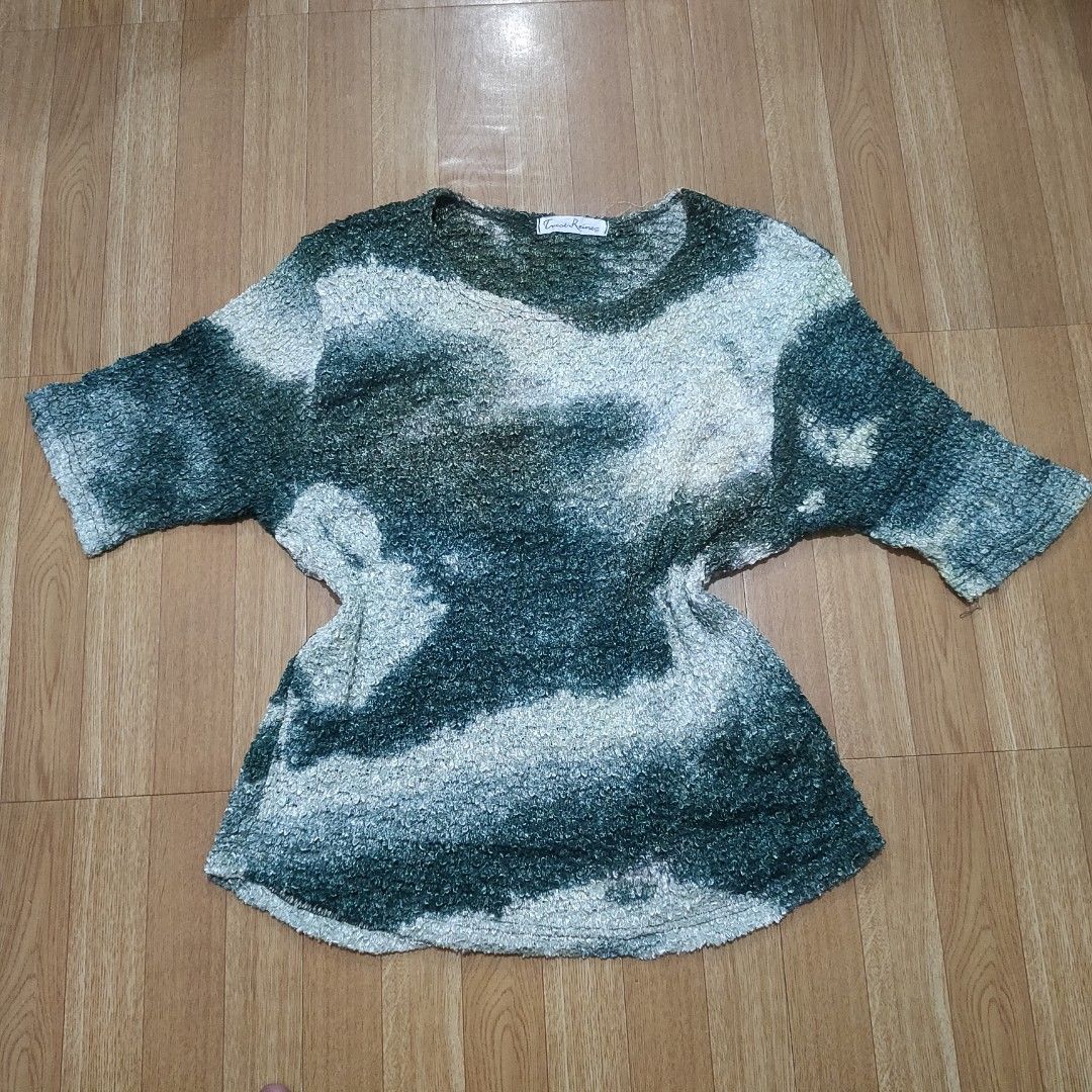 Tricot Reine Green Top (Category: Sleeveless) located in Dasmarinas. Submitted by amara1022 (Listing ID 1418225393, Image 1). Description: - Tricot Reine top - Green and white marbled color - Unique textured design - Round neckline - Short sleeves - Loose, comfortable fit - Perfect for casual wear.