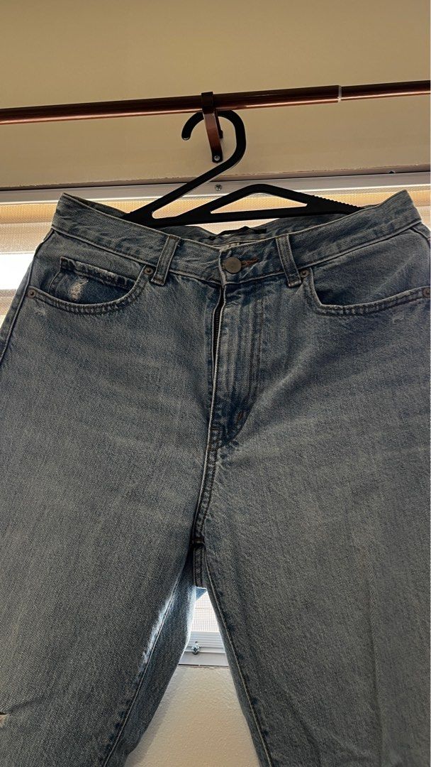 Uniqlo Ripped Denim Jeans (Category: Jeans) located in Naga. Submitted by lilycheedeclutter (Listing ID 1418239119, Image 2). Description: - Light wash denim jeans - Ripped knees - Button and zipper closure - Two front and back pockets - Straight leg fit - Distressed hem.