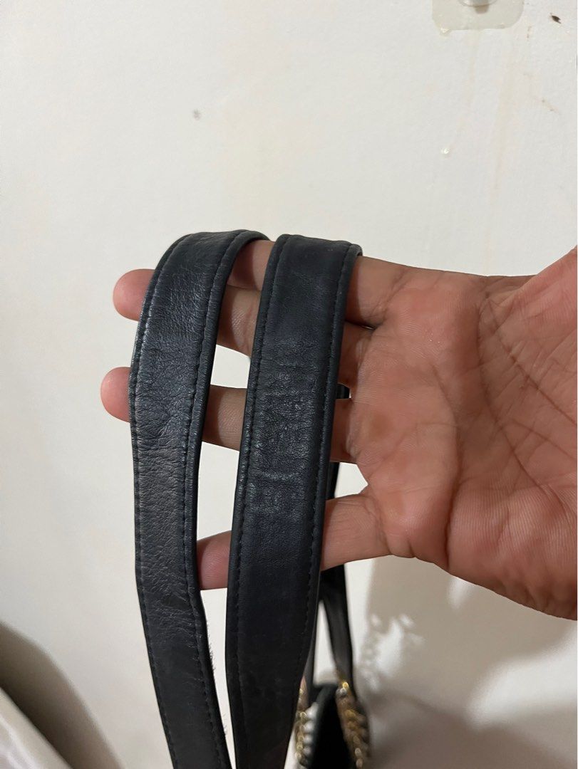 Vintage Chanel (Category: Luxury Bags & Wallets) located in Davao. Submitted by rel18 (Listing ID 1418222607, Image 3). Description: Vintage Chanel Good Condition Minimal Rubs Need Clean .