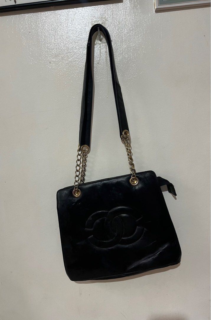 Vintage Chanel (Category: Luxury Bags & Wallets) located in Davao. Submitted by rel18 (Listing ID 1418222607, Image 1). Description: Vintage Chanel Good Condition Minimal Rubs Need Clean .