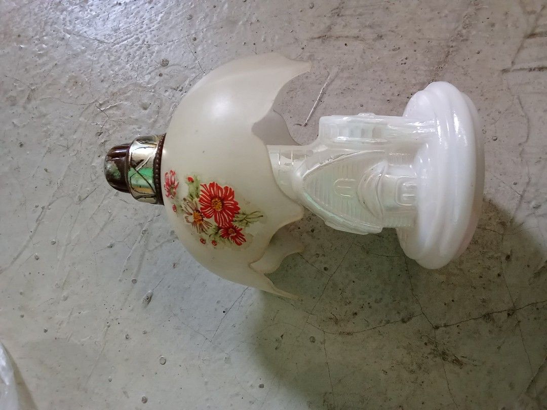 Vintage Perfume Diffuser Php450. (Category: Fragrance & Deodorants) located in Taytay. Submitted by abeatrice77985 (Listing ID 1418294784, Image 2). Description: Vintage Perfume Diffuser Php450..