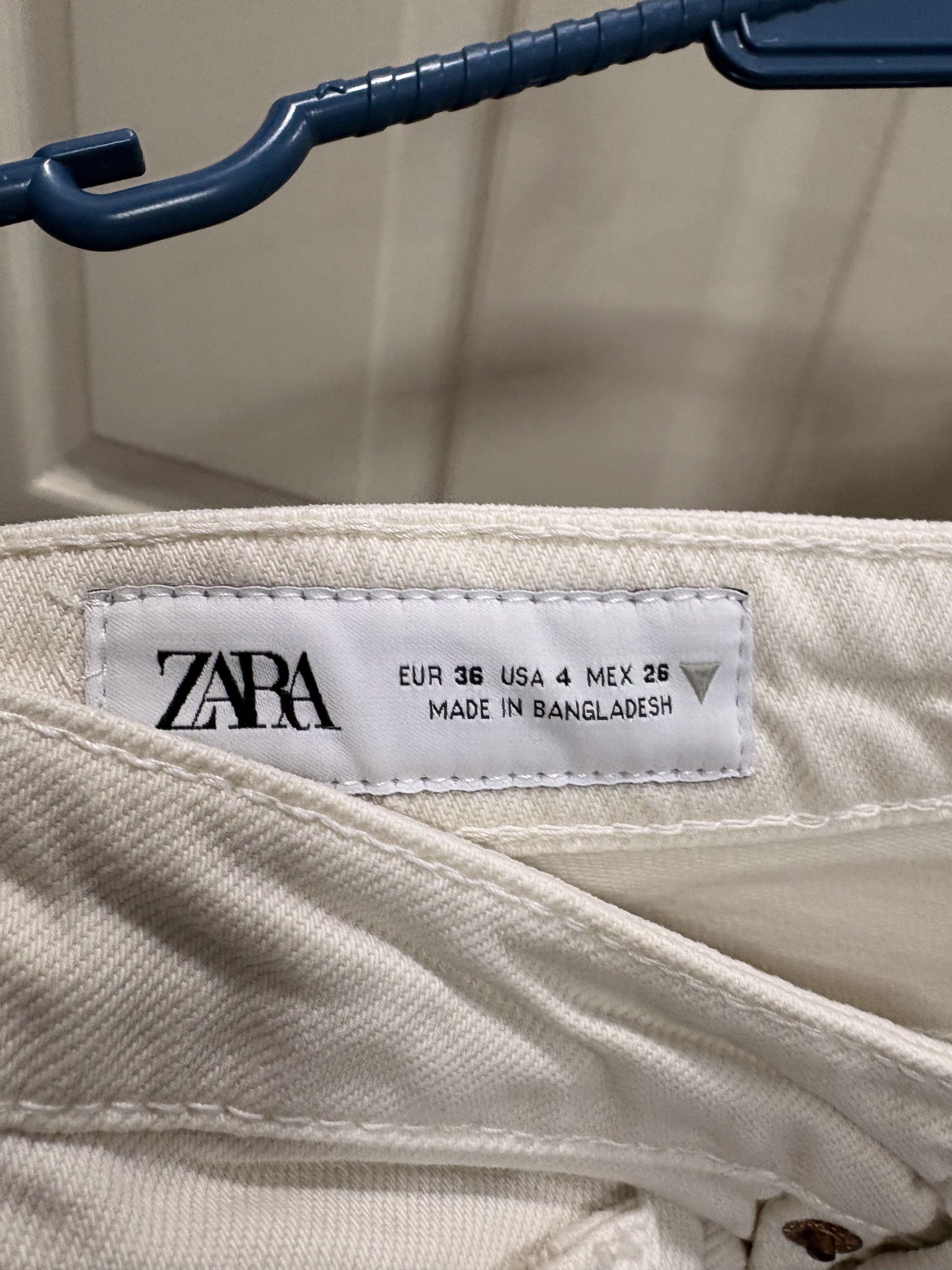 White zara jeans (Category: Jeans) located in Manila. Submitted by multivers.closet (Listing ID 1418386885, Image 3). Description: .