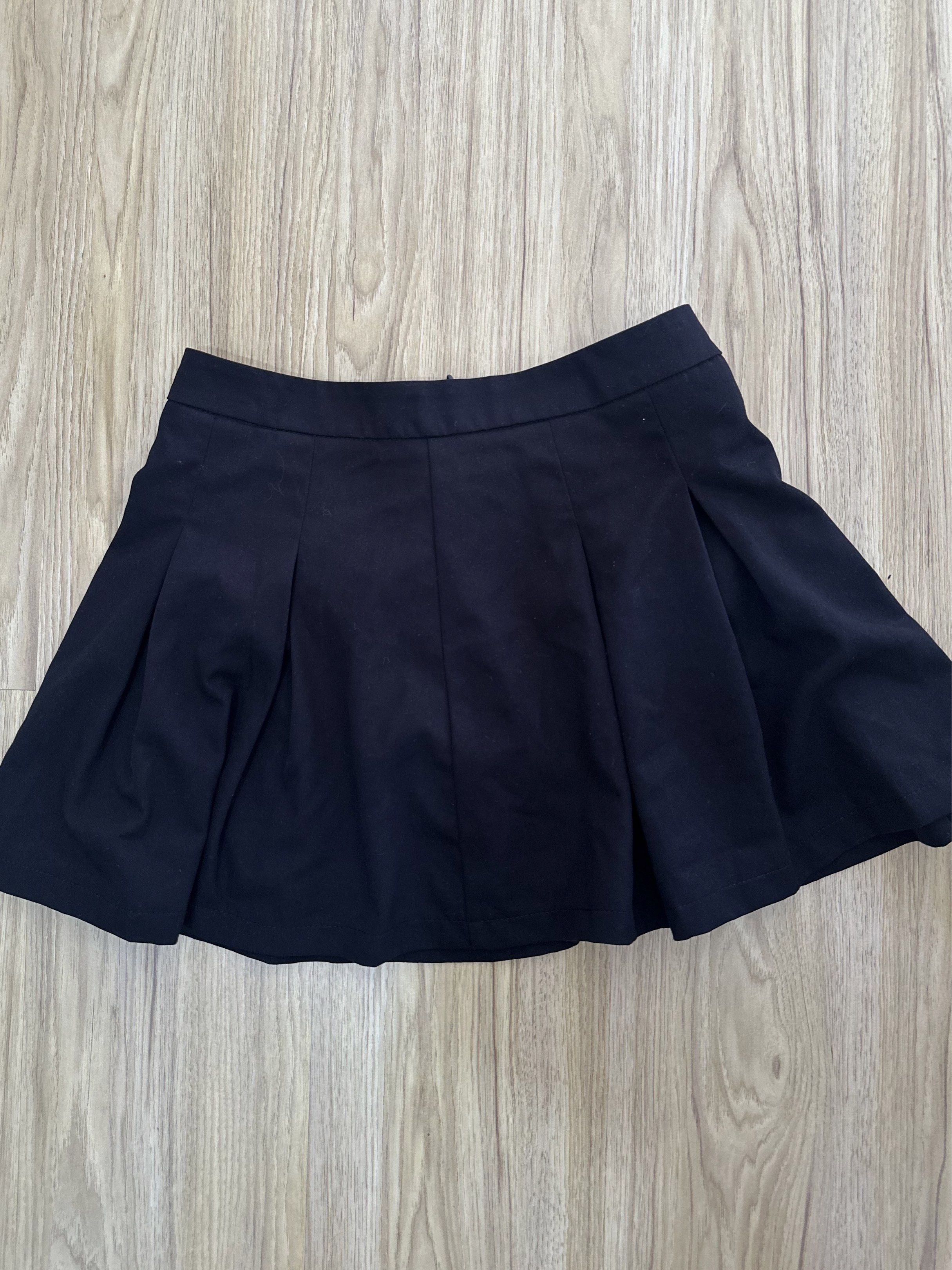 WOMENS SKIRT (Category: Skirts) located in Bulacan. Submitted by declutteringm0m (Listing ID 1418373137, Image 1). Description: used once sa korea i have when worn pm lang po.