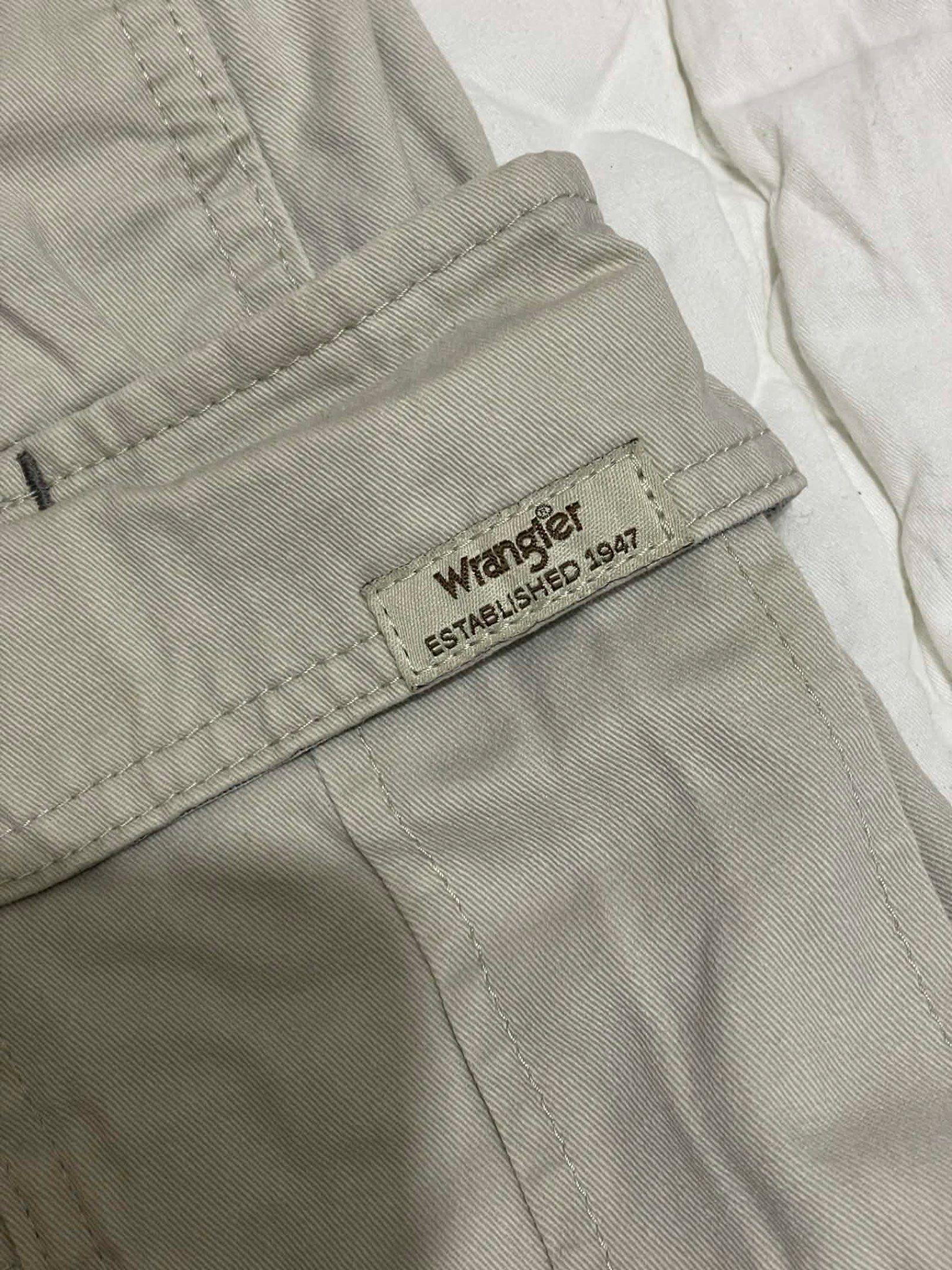 Wrangler Cargo Shorts - Size 32 (Category: Shorts) located in San Juan City. Submitted by earlitoooo (Listing ID 1418348666, Image 1). Description: - Wrangler cargo shorts - Neutral beige color - Size 32 - Made of 100% cotton - Multiple pockets for storage - Made in Vietnam - Wrangler logo visible - Perfect for casual wear Negotiable. Pm lang .