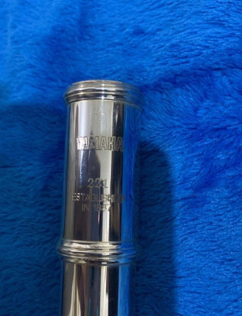YAMAHA Silver flute 221 (Category: Musical Instruments) located in Angeles City. Submitted by seol1108 (Listing ID 1418362480, Image 3). Description: Only used for 6 months and kept well. Authentic Yamaha. I hate fake items. PM me if interested ☺️.