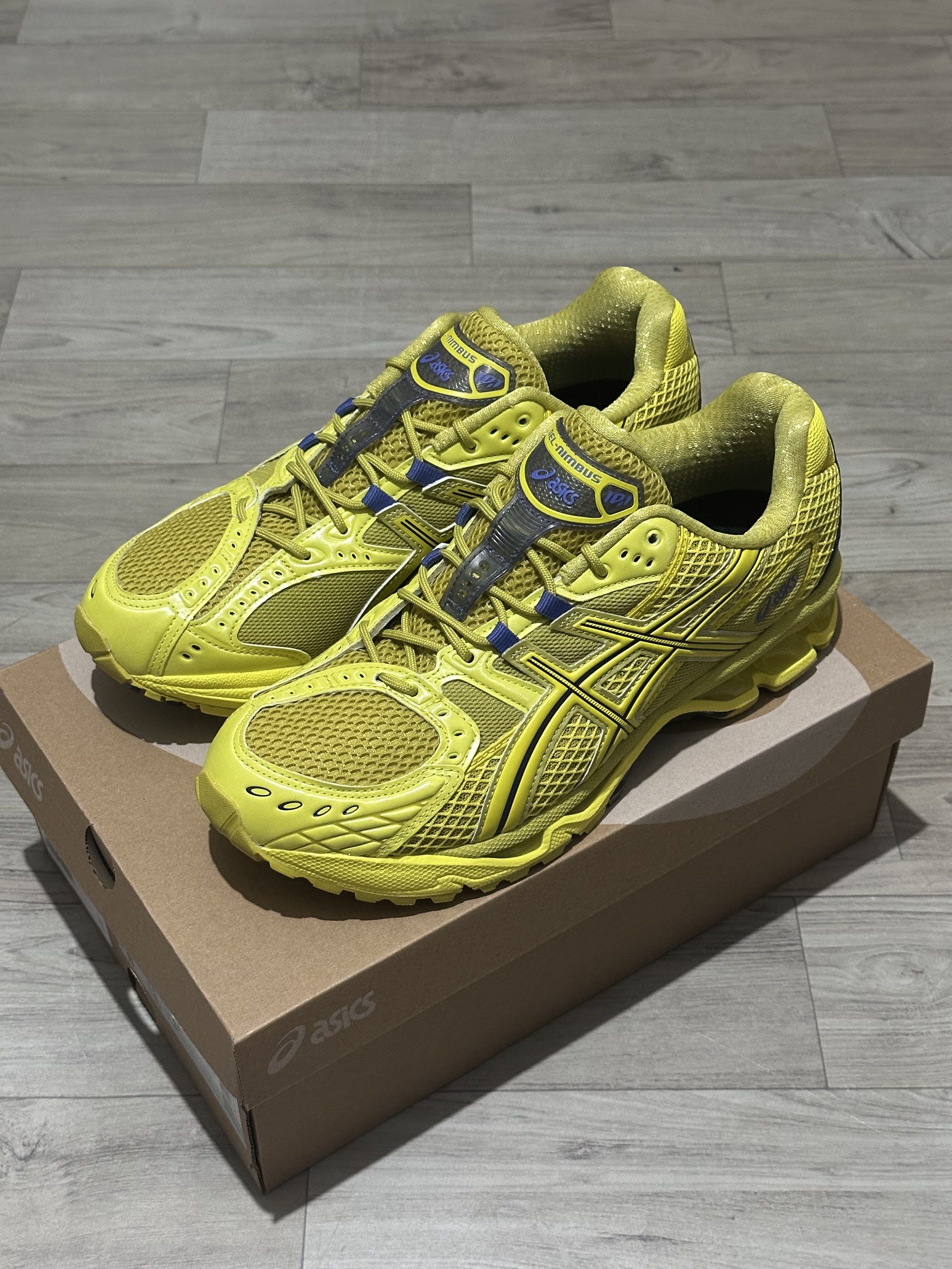100% Authentic Asics Gel-Nimbus Kelp / Lemon Spark Size: 9.5 US Men| 8.5 UK (Category: Sneakers) located in Singapore. Submitted by soleprovider26 (Listing ID 1418577982, Image 2). Description: 🛑 READ 🛑 ✅ 100% Authentic products only. ✅ Only offer when you are keen and 100% sure. Let’s not waste each other’s time. ✅ Please offer reasonably. Worst I could say is “No”. ✅ It is a common courtesy to notify me if you change your mind. Honouring your