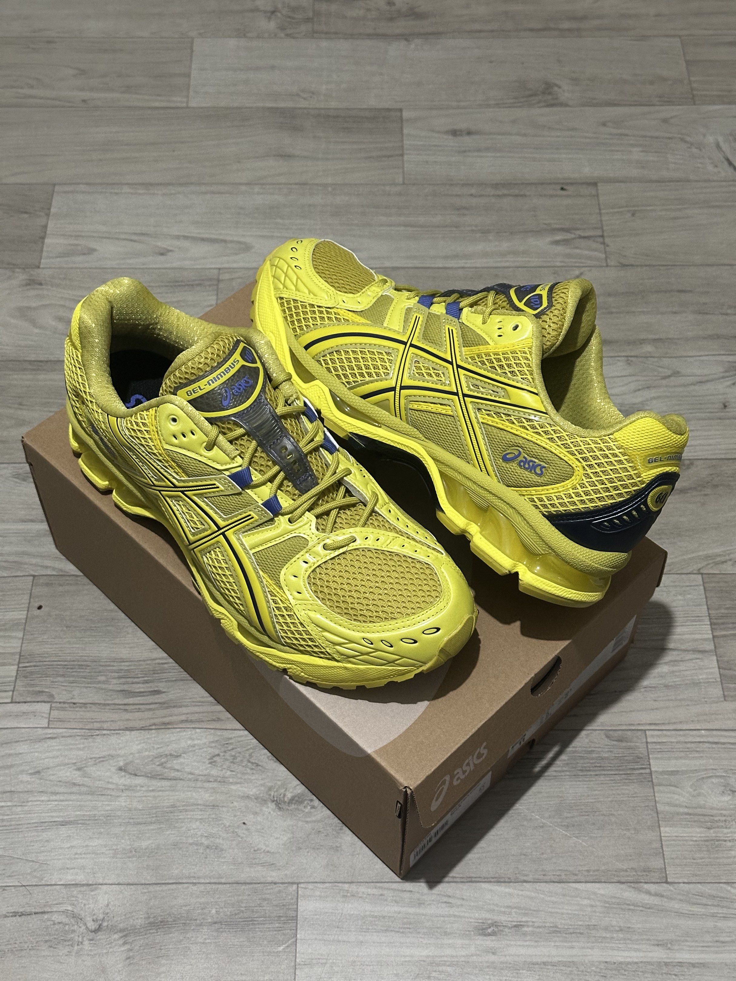 100% Authentic Asics Gel-Nimbus Kelp / Lemon Spark Size: 9.5 US Men| 8.5 UK (Category: Sneakers) located in Singapore. Submitted by soleprovider26 (Listing ID 1418577982, Image 1). Description: 🛑 READ 🛑 ✅ 100% Authentic products only. ✅ Only offer when you are keen and 100% sure. Let’s not waste each other’s time. ✅ Please offer reasonably. Worst I could say is “No”. ✅ It is a common courtesy to notify me if you change your mind. Honouring your