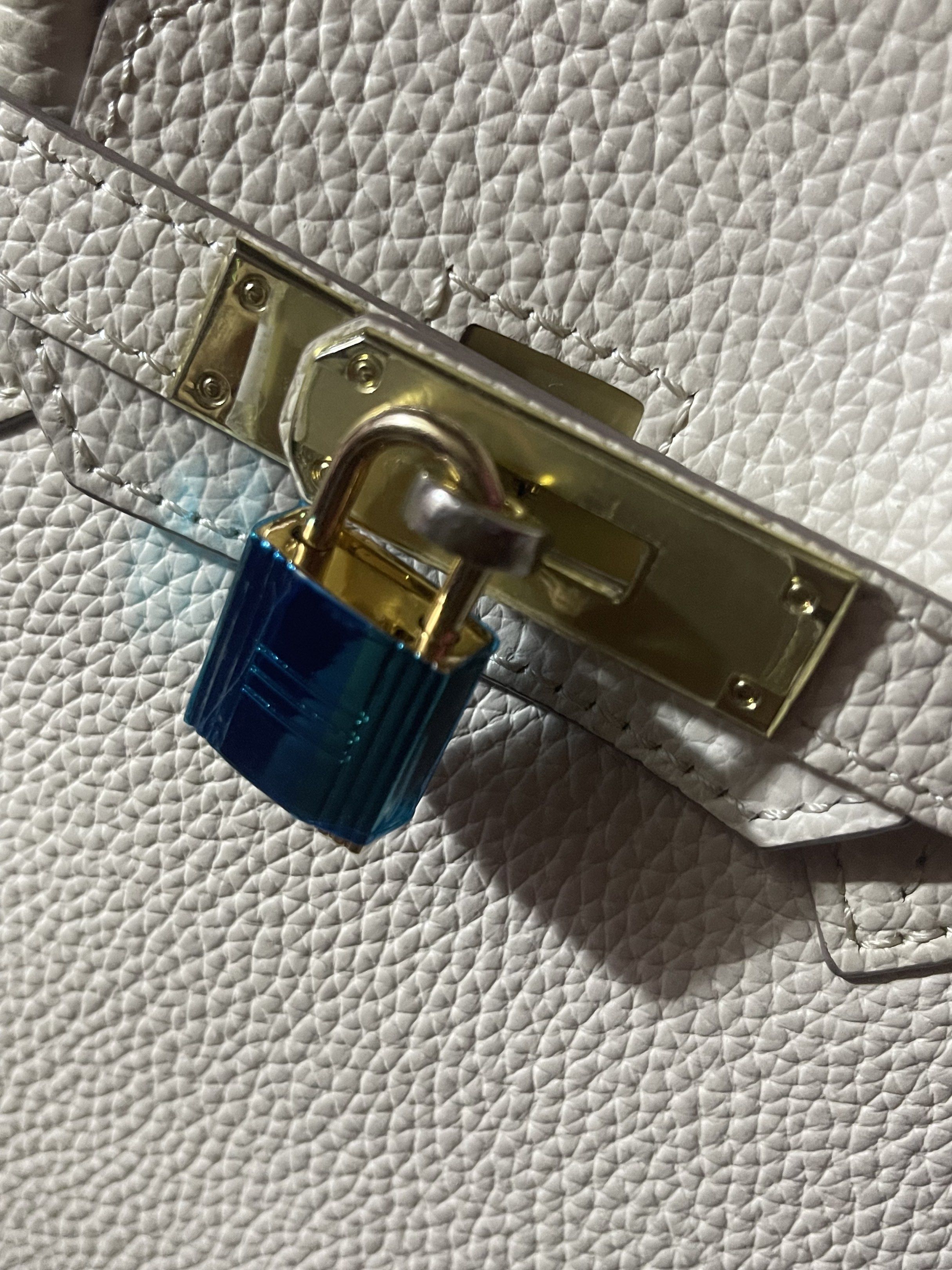 30 cm white birkin (Category: Luxury Bags & Wallets) located in Mandaluyong City. Submitted by _spicethrift09 (Listing ID 1418532029, Image 2). Description: .