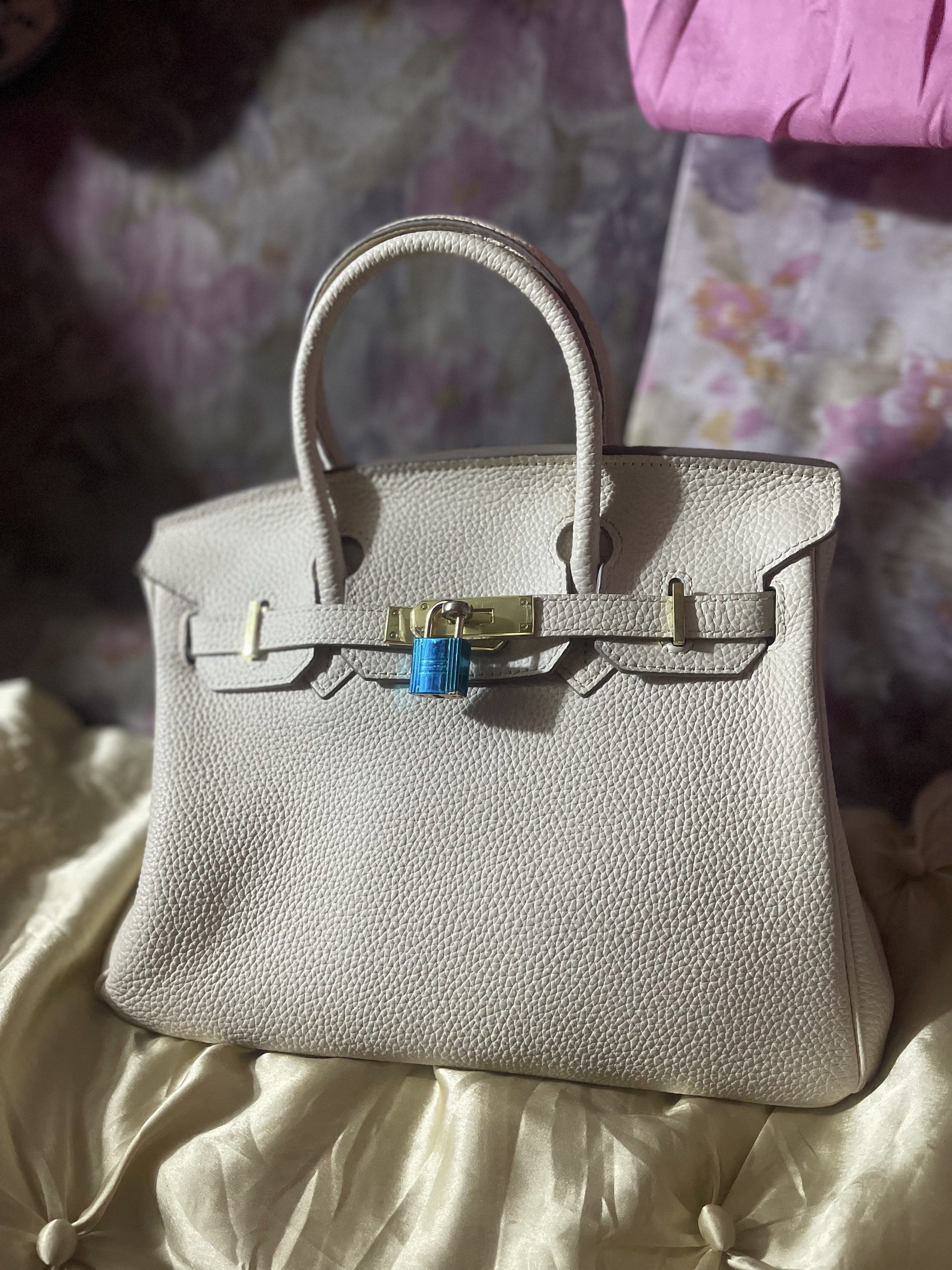 30 cm white birkin (Category: Luxury Bags & Wallets) located in Mandaluyong City. Submitted by _spicethrift09 (Listing ID 1418532029, Image 1). Description: .