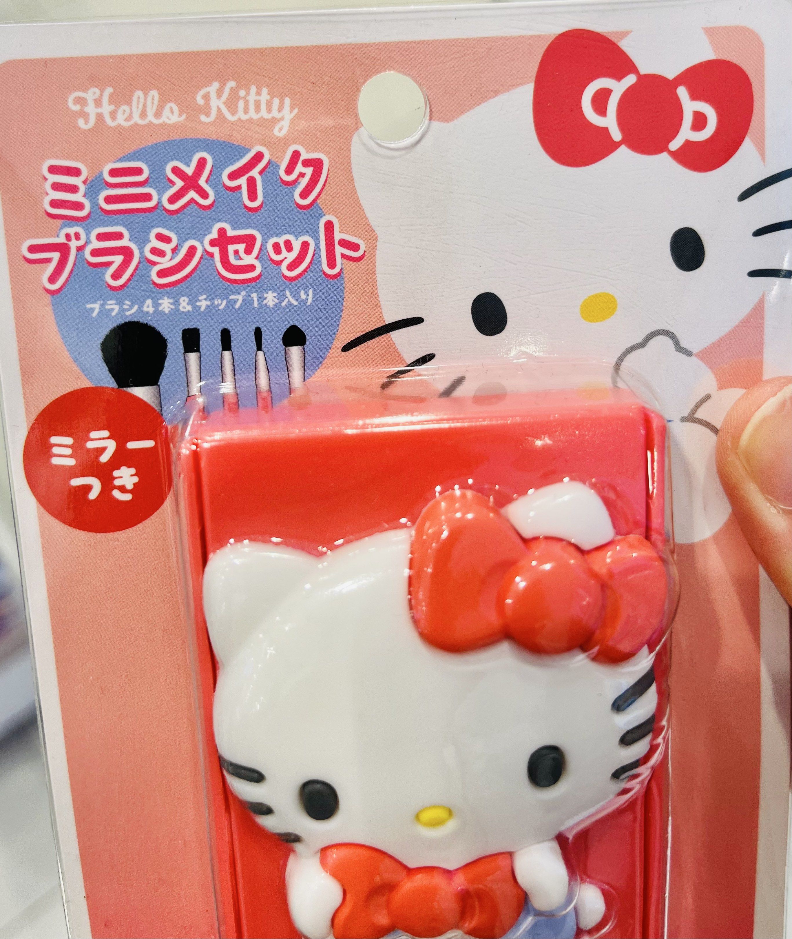 限量現貨💝正版 Sanrio HELLO KITTY MY MELODY KUROMI 迷你化妝掃套裝 旅行用品 化妝用品 情人節禮物 新年禮物 生日禮物 MINI MAKEUP BRUSH SET TRAVEL VALENTINE GIFT （分類：其他飾物）位於 Hong Kong。 由 swroom 提交（商品編號 1418444539，圖片 2）。簡介： 💖$138 件 ，$270 兩件，全新未開封 🎁節日銷情迅速請早訂購，售完即止‼️ 🛍更多卡通精品玩具FOLLOW US ： carousell.com/swroom 📥INBOX 購買請提供以下資料 ： ▫️付款方式 : PAYME / FPS / ALIPAYHK ▫️郵寄方式： 📮 $10 up 本地平郵 ( 一般情況 2-3 工作天寄出 ) 📦 SF順豐到付 ( 一般情況 1-2 工作天寄出 ) ❌ 不設面交 **** 確認全數付款後才留貨及安排寄出 *** 💮相關產品推介 💮 現貨💝正版 MARIN