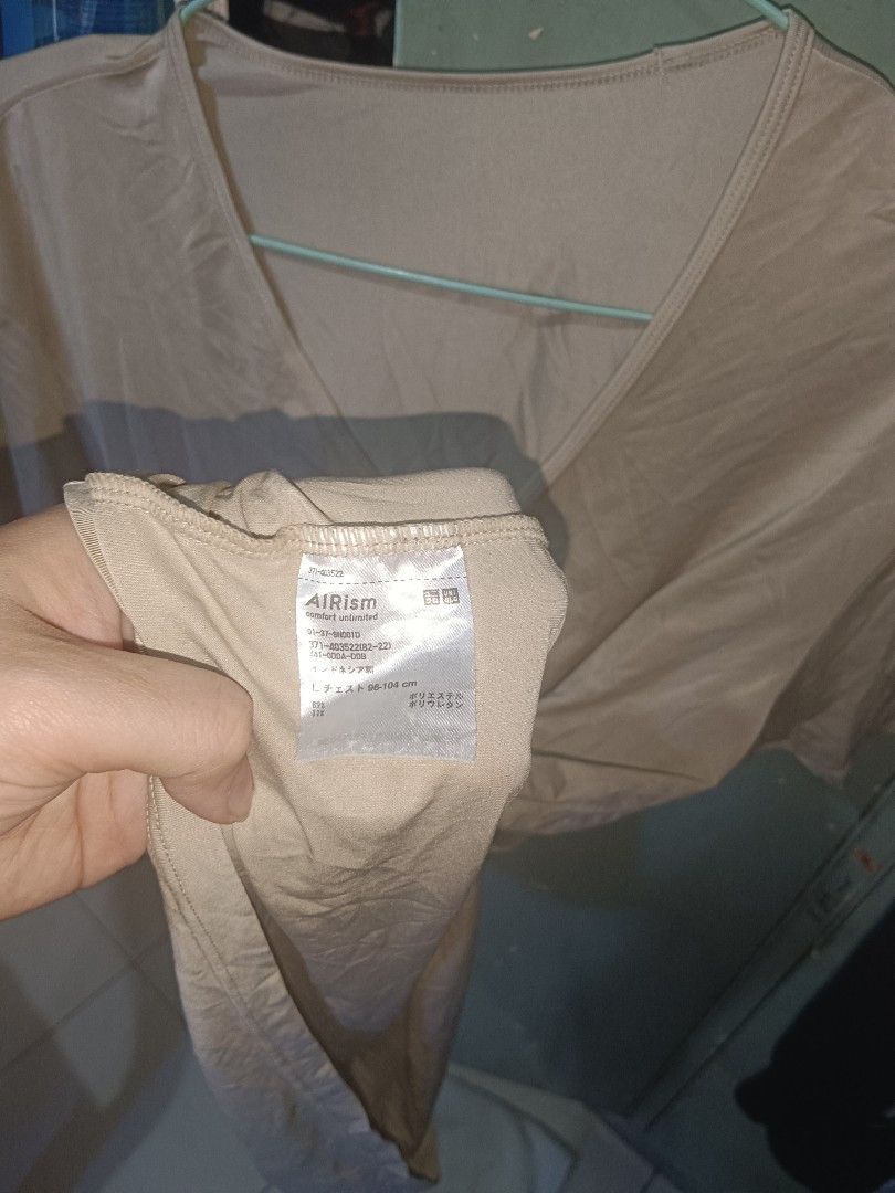 Airism Khaki Shirt (Category: Activewear) located in San Juan City. Submitted by vrncrosetejk (Listing ID 1418478204, Image 3). Description: Uniqlo Airism Khaki colored shirt S-94-104cm like new used for exercise twice..