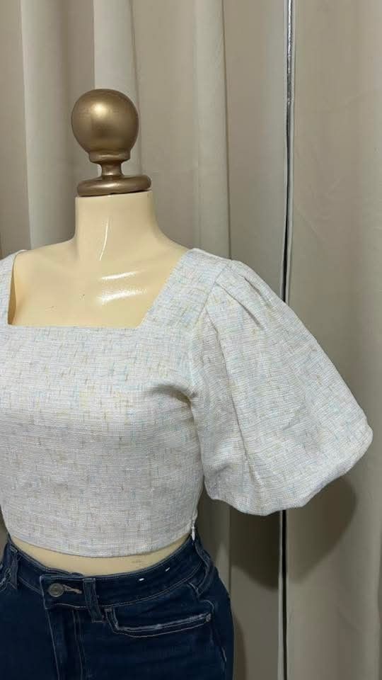 Airspace Square Neck Puff Sleeve Crop Top (Category: Blouses) located in Santa Cruz. Submitted by sohba (Listing ID 1418480034, Image 2). Description: can fit to s-m frame.