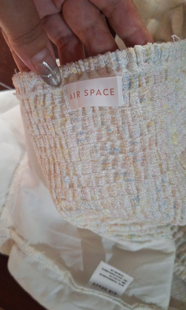 Airspace Square Neck Puff Sleeve Crop Top (Category: Blouses) located in Santa Cruz. Submitted by sohba (Listing ID 1418480034, Image 3). Description: can fit to s-m frame.