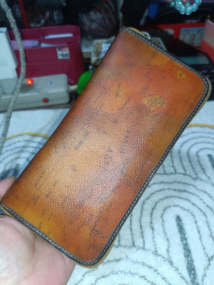 Alviero Vintage Dull Zip Wallet (Category: Luxury Bags & Wallets) located in San Pedro. Submitted by elevens_online_thrift_shop (Listing ID 1418544633, Image 1). Description: vintage full zip long wallet with signs of usage water marks ykk sip brand heat stamp.