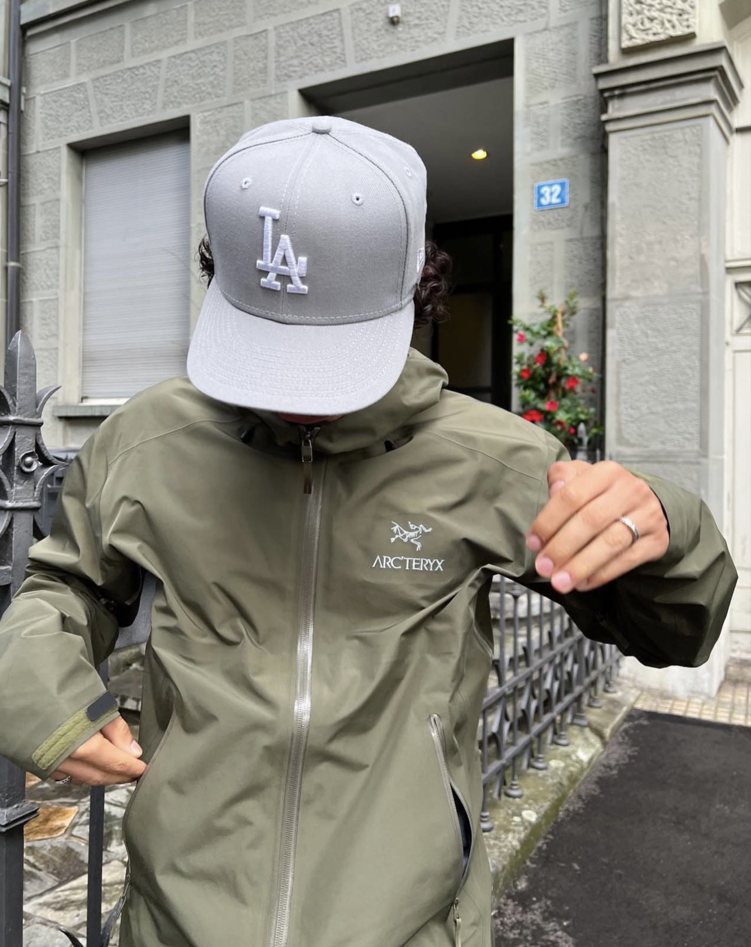 Arc'teryx Beta Lt Gore-Tex (Category: Coats, Jackets and Outerwear) located in Manila. Submitted by bodegabodega (Listing ID 1418498542, Image 3). Description: - Arc'teryx jacket with Gore-Tex membrane - Waterproof and breathable - Olive green color - Features a hood - Two zippered hand pockets - Full-length front zipper - Arc'teryx logo on chest - Versatile for various weather conditions Arc’teryx Beta LT Gore-Tex Brandnew complete Xlarge 5,500.