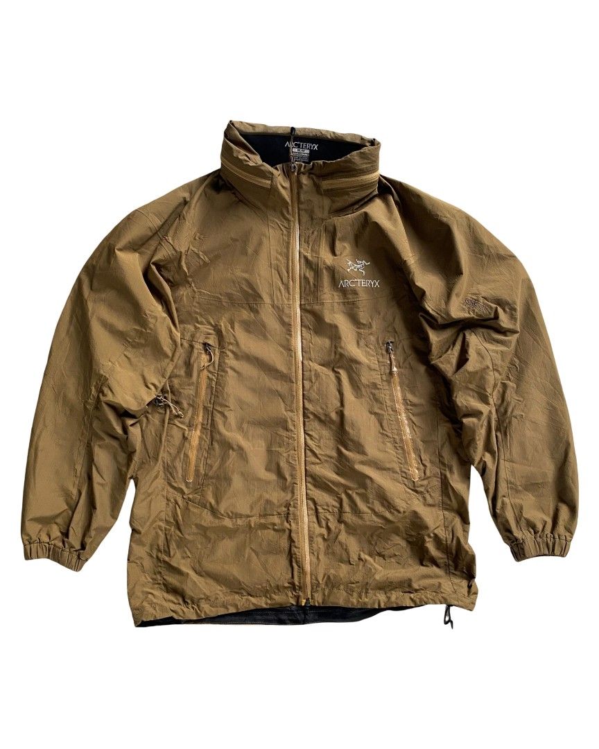 arcteryx gore-tex paclite shell, Fesyen Pria, Pakaian , Atasan di Carousell