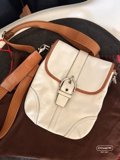 (Category: ) located in . Submitted by luxxycloset (Listing ID 1418453007, Image 1). Description: .