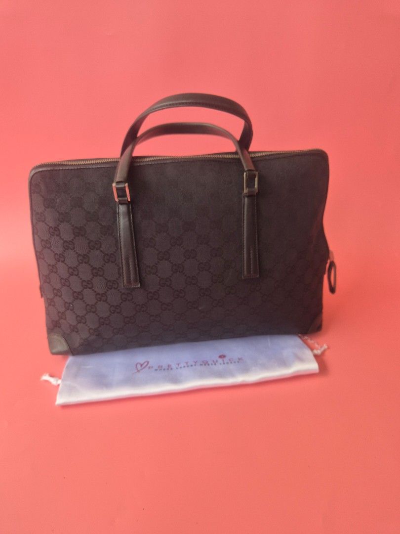 Authentic Gucci Laptop Bag (Category: Luxury Bags & Wallets) located in Manila. Submitted by _prettyquick (Listing ID 1418485817, Image 1). Description: preowned pls manage your expectations 100% authentic Follow us on instagram for more items @_prettyquick of Prettyquick luxury for FBPAGE with 12kfollowers.
