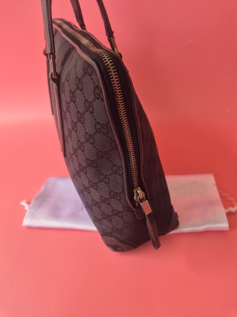 Authentic Gucci Laptop Bag (Category: Luxury Bags & Wallets) located in Manila. Submitted by _prettyquick (Listing ID 1418485817, Image 2). Description: preowned pls manage your expectations 100% authentic Follow us on instagram for more items @_prettyquick of Prettyquick luxury for FBPAGE with 12kfollowers.