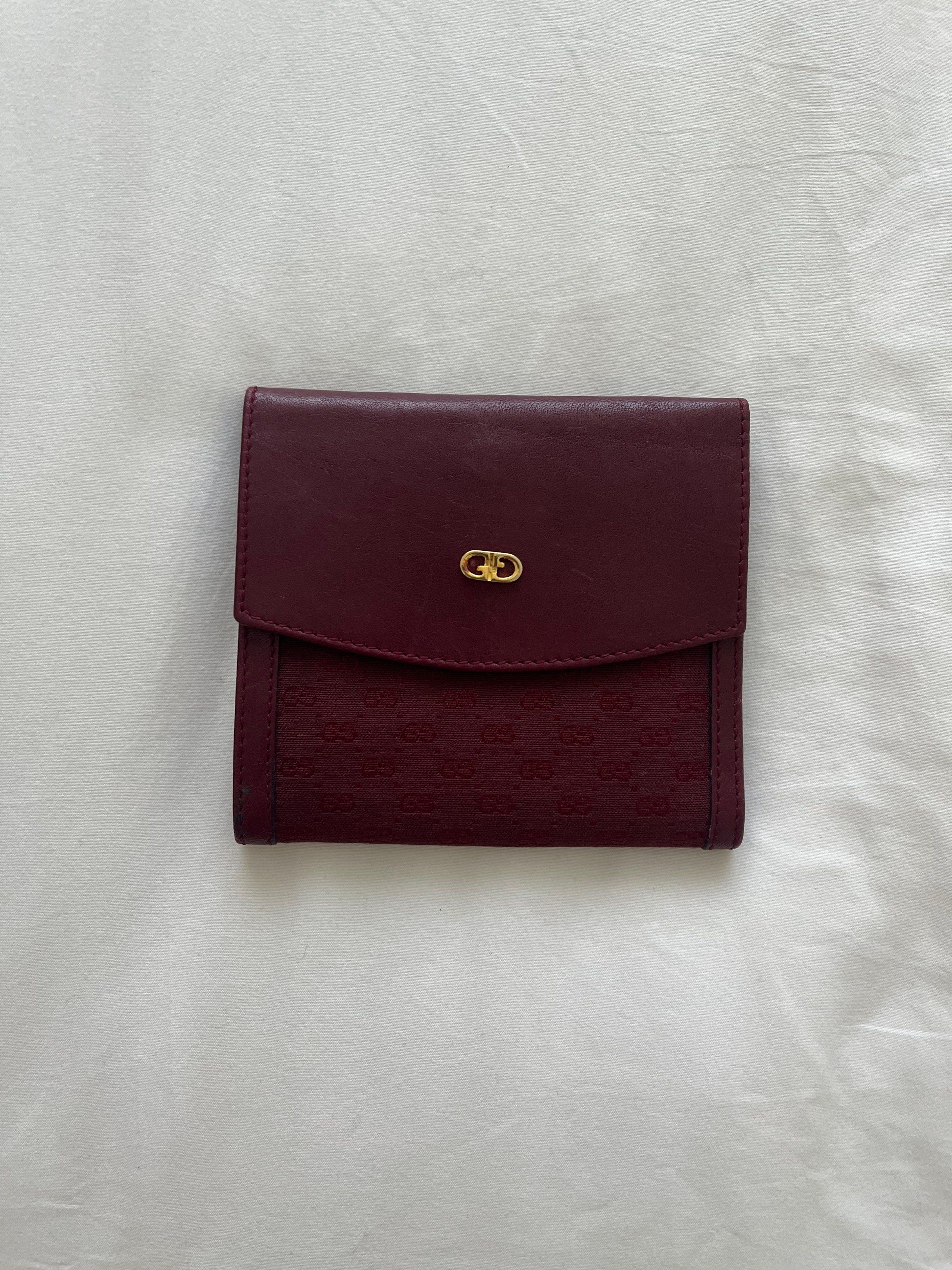 Authentic Gucci Red Burgundy Wallet (Category: Luxury Bags & Wallets) located in Taguig. Submitted by prelovedcloset2 (Listing ID 1418539013, Image 1). Description: With signs of use please manage expectations :).